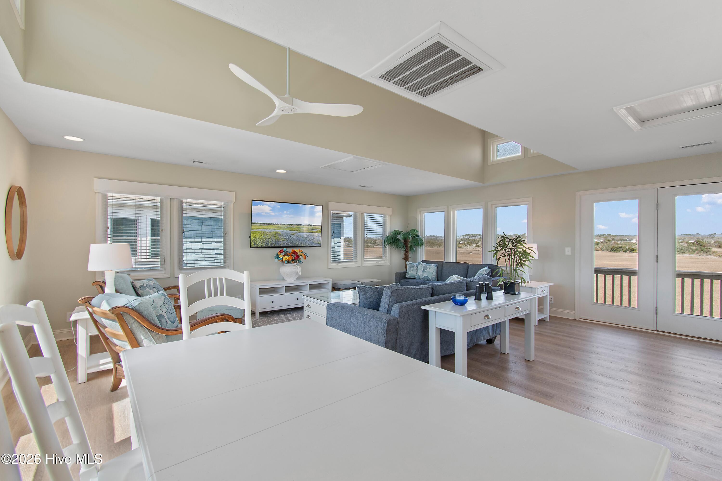 100558900 | Photo 30