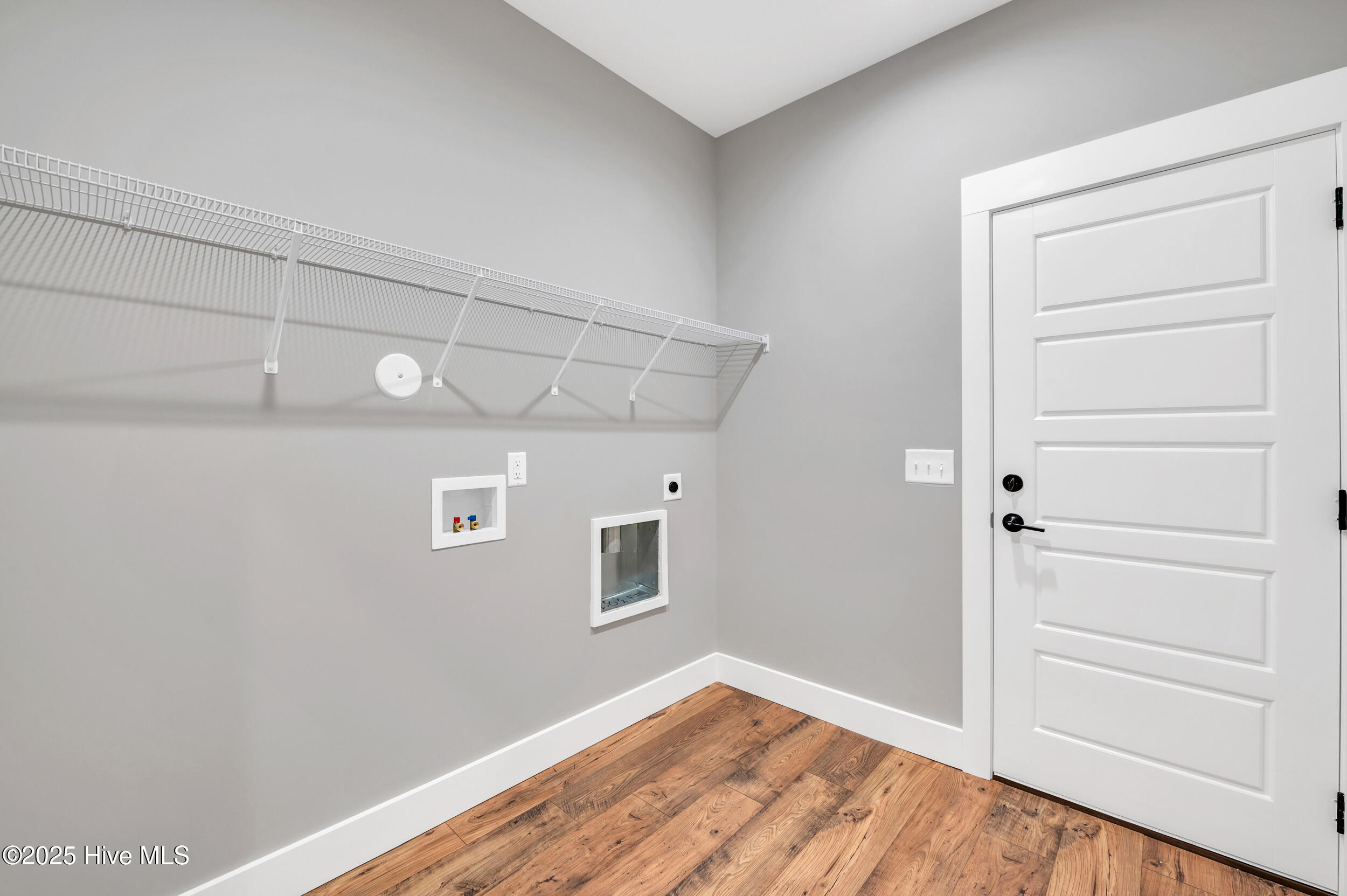 100542889 | Photo 34