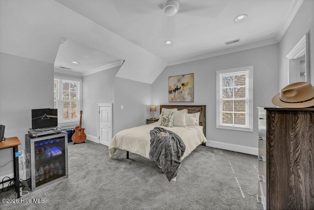 100558006 | Photo 41