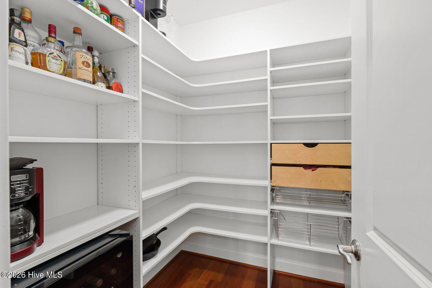 100566570 | Photo 18