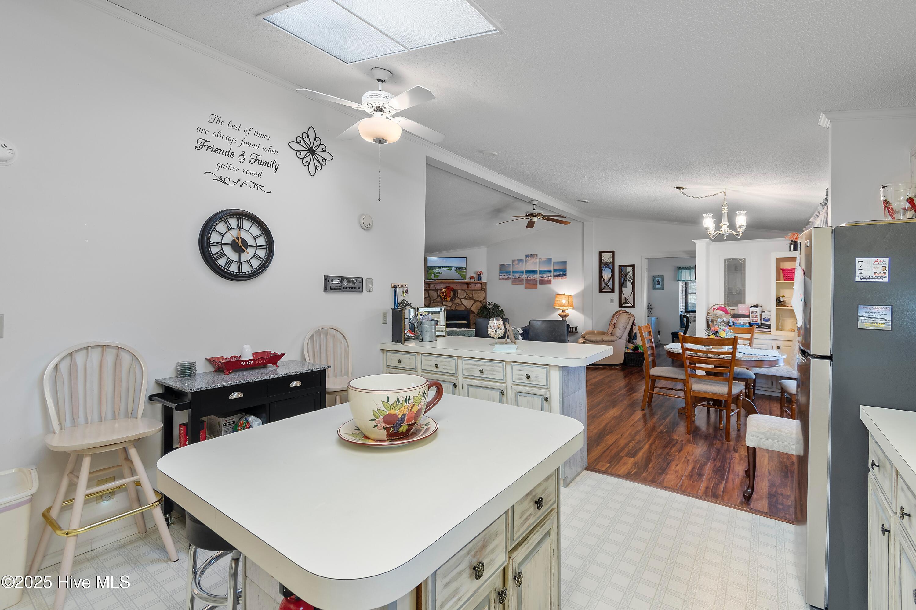 100539730 | Photo 11