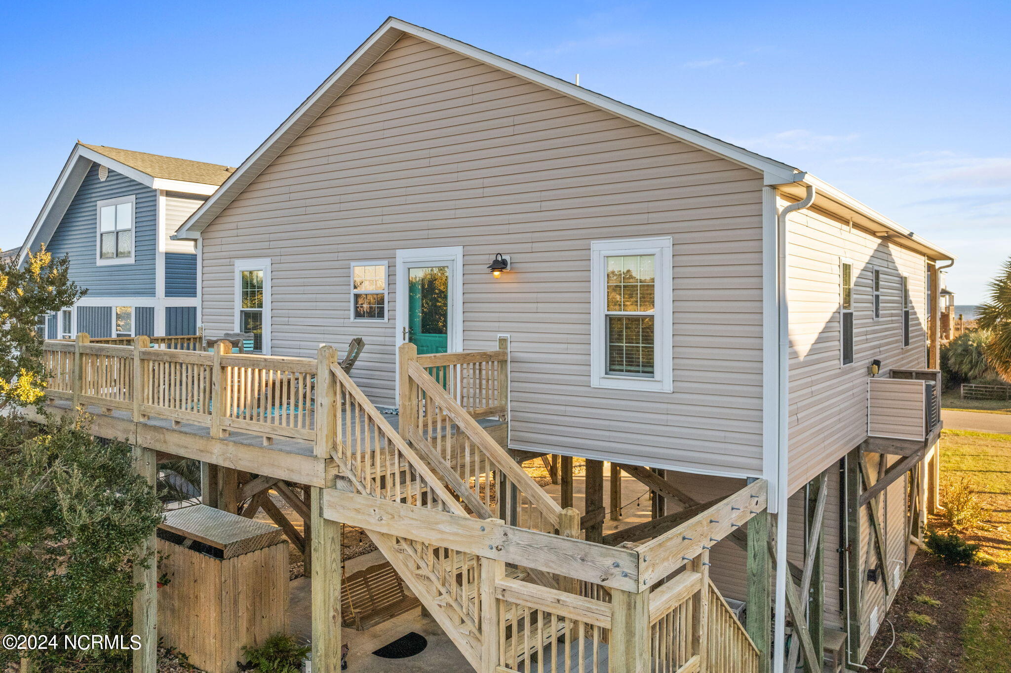 100566939 | Photo 40