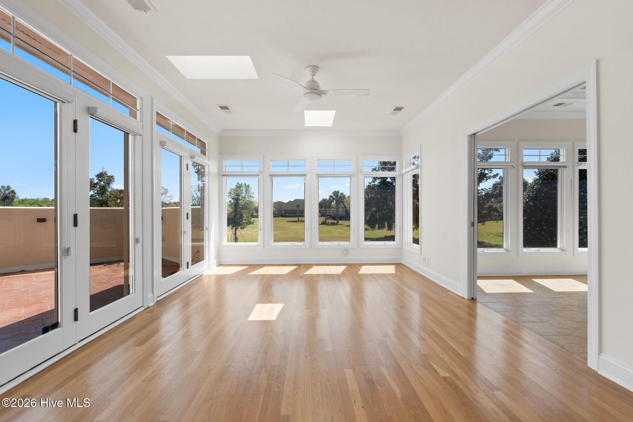 100564967 | Photo 37