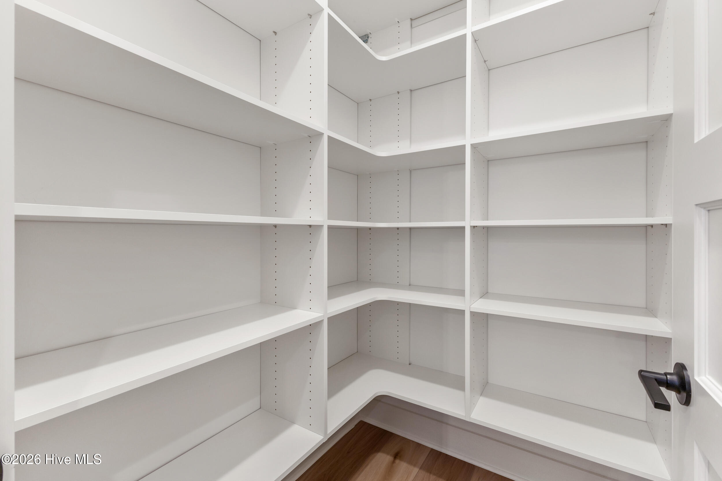 100561477 | Photo 20