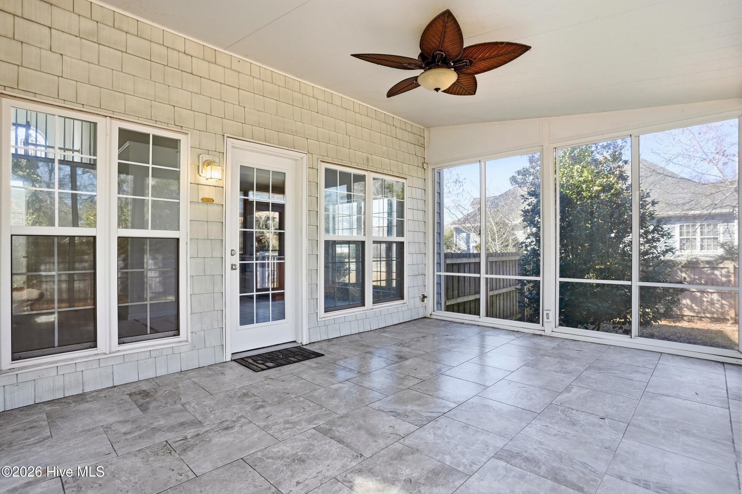 100553859 | Photo 35