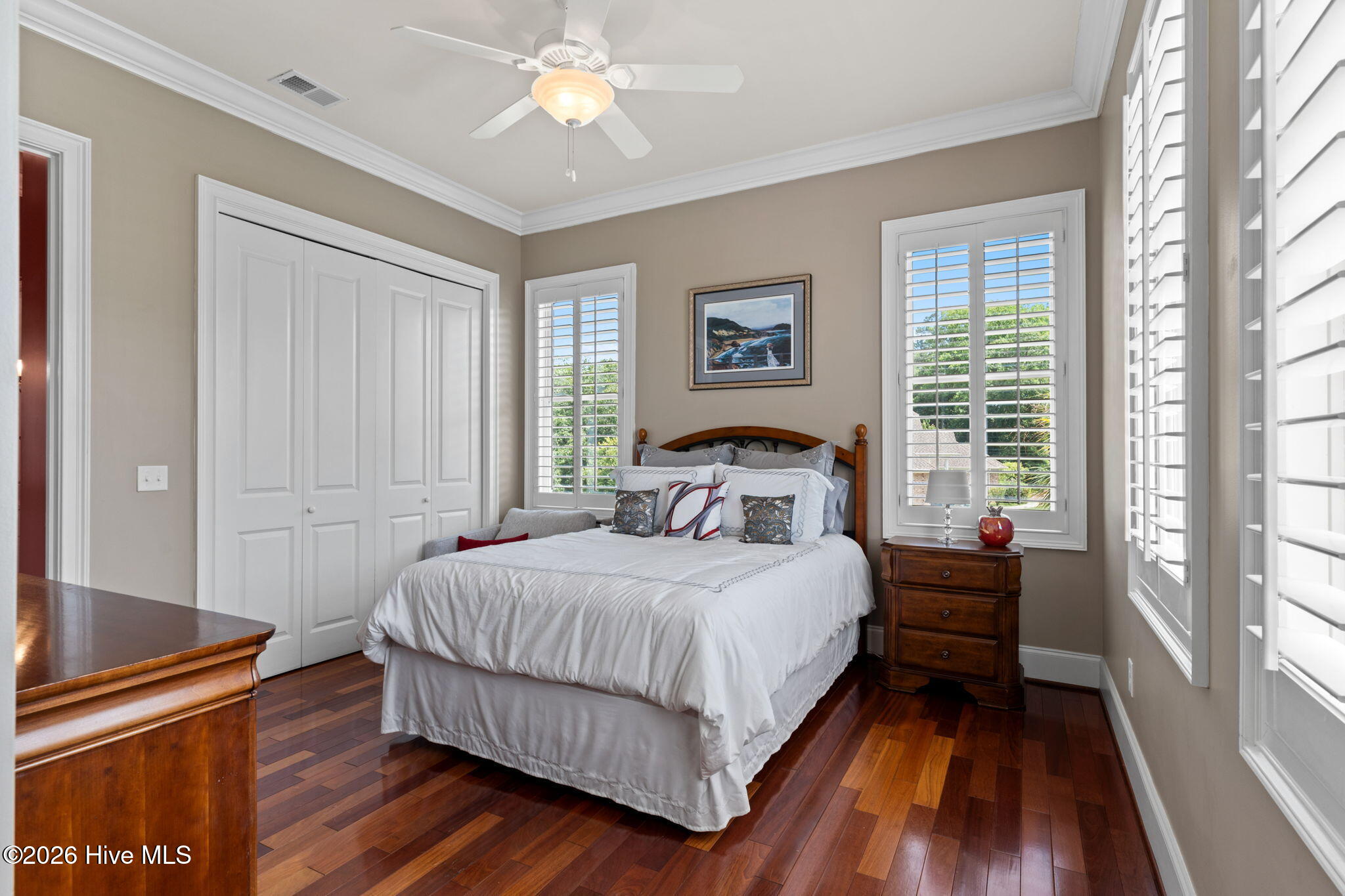 100554709 | Photo 65