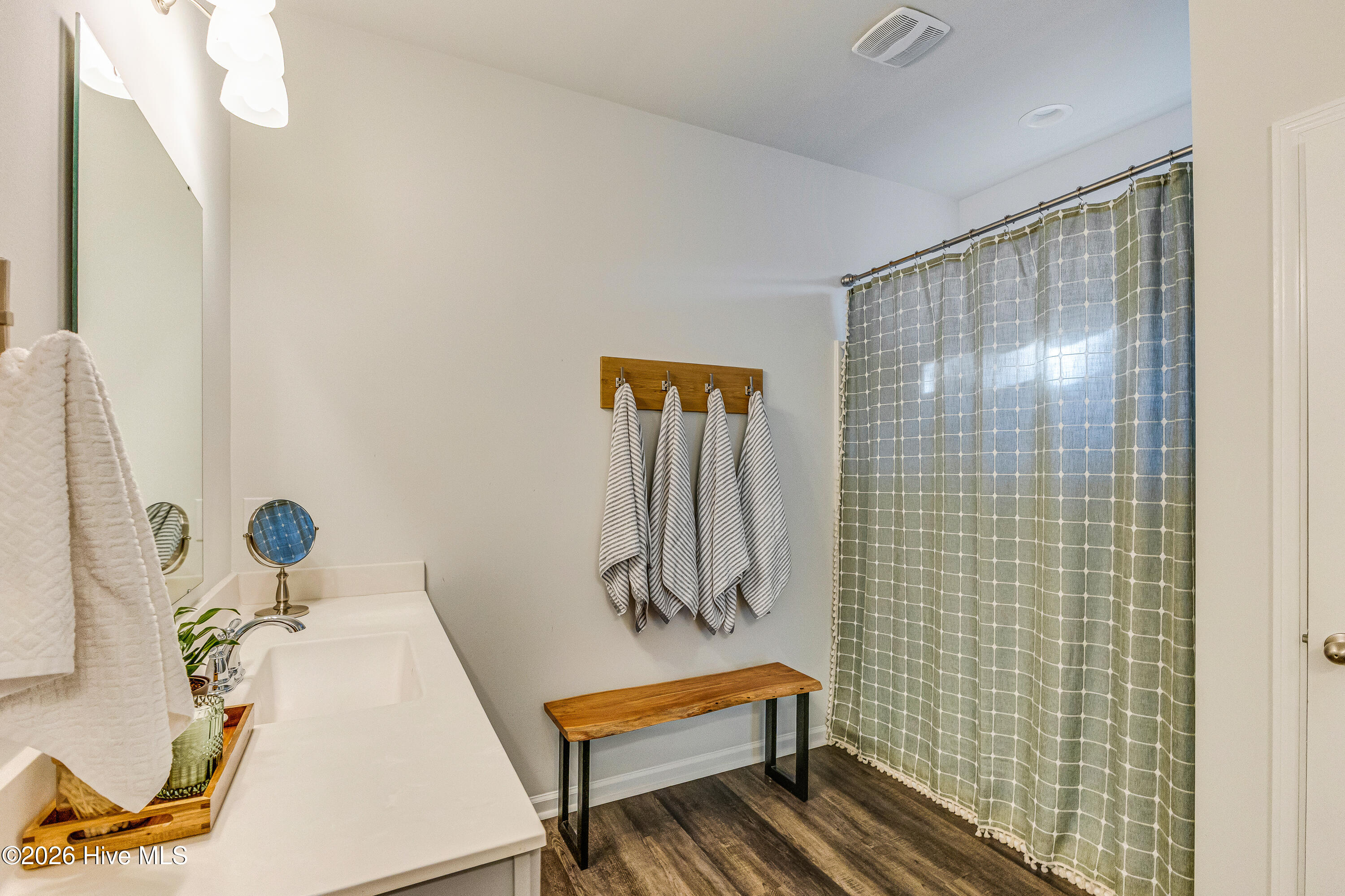 100549305 | Photo 23