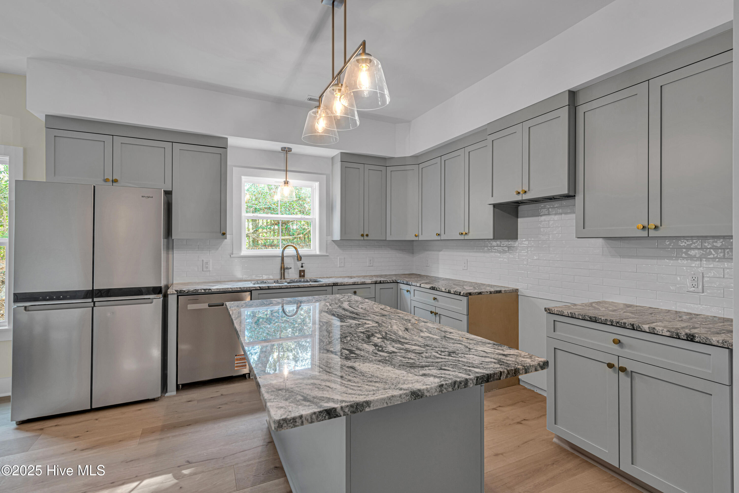 100542674 | Photo 38