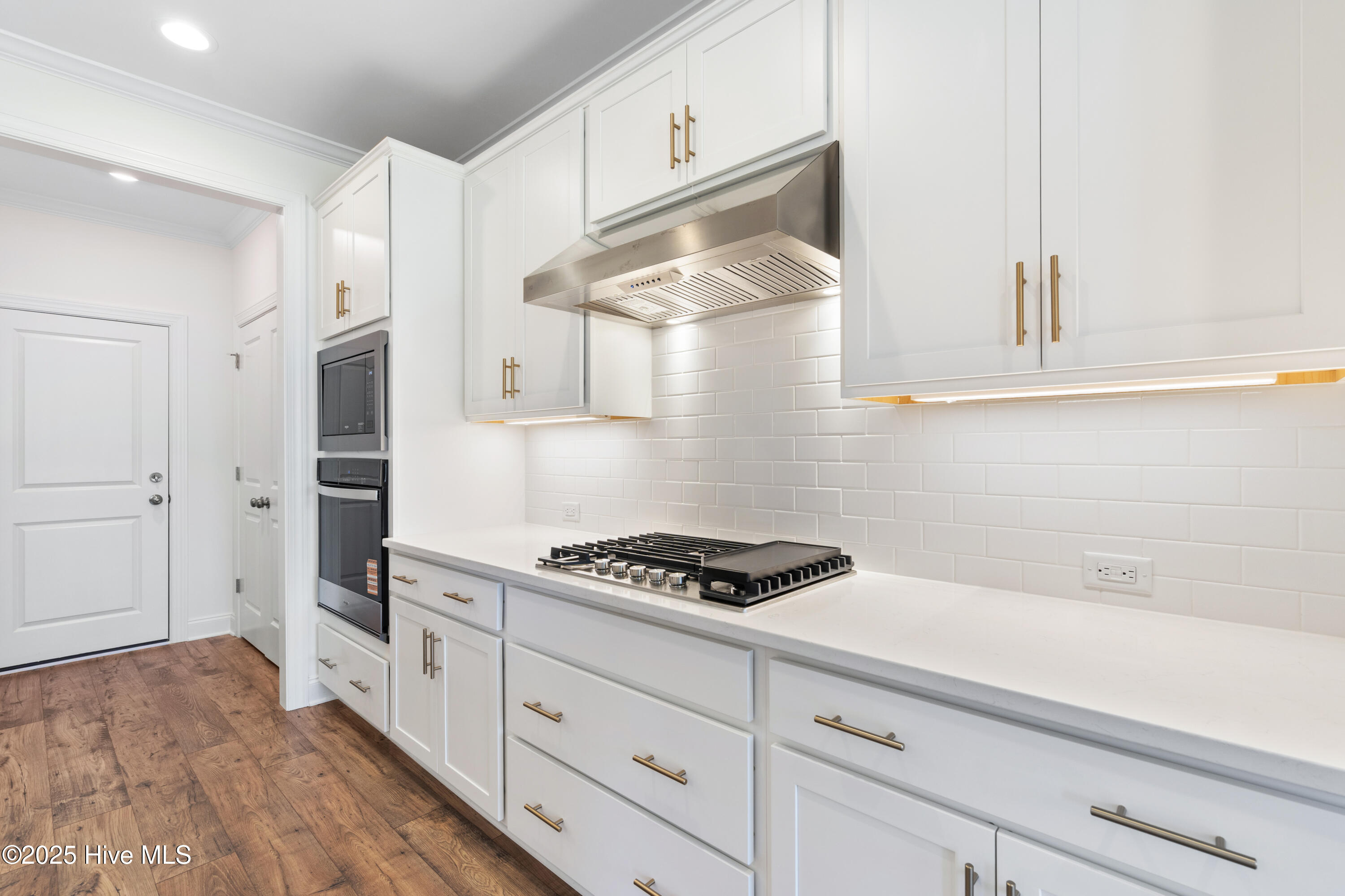 100515288 | Photo 12