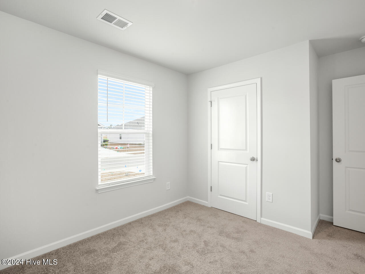 100533590 | Photo 20