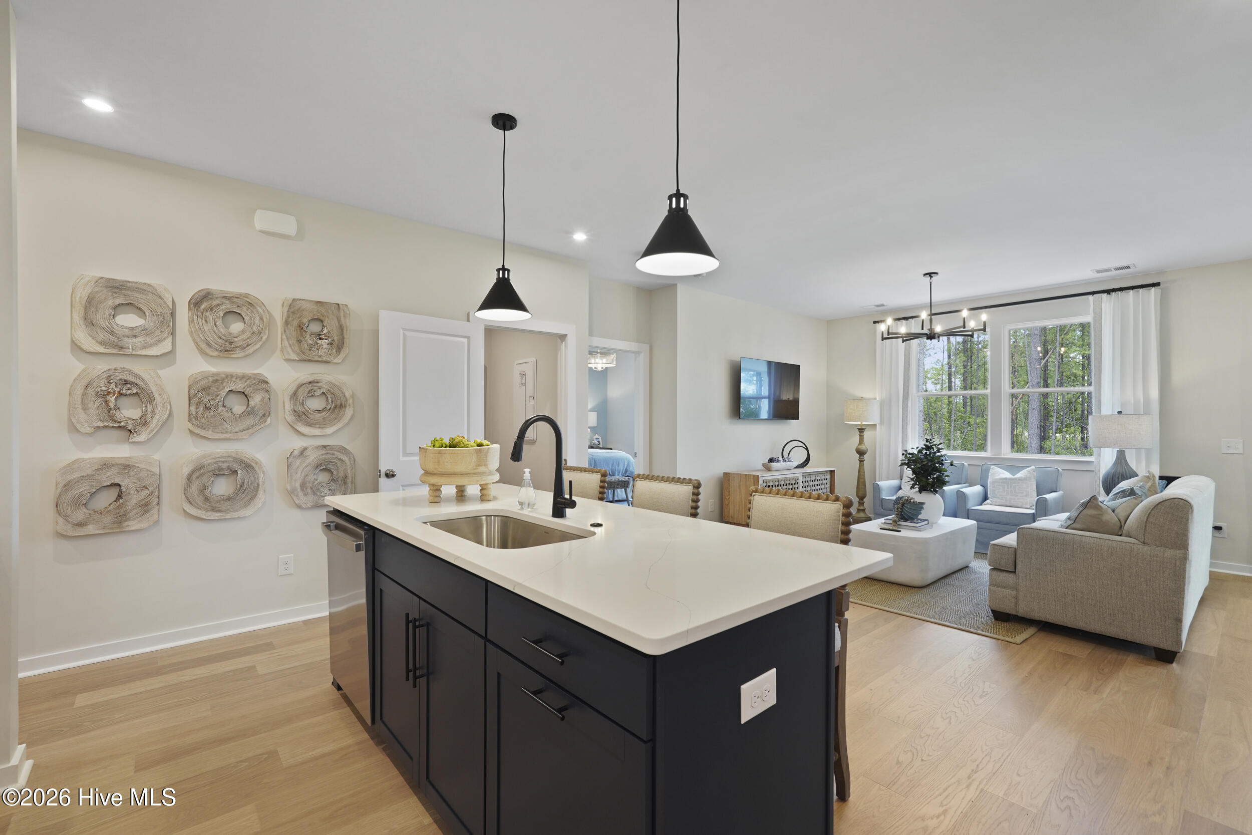 100549739 | Photo 14