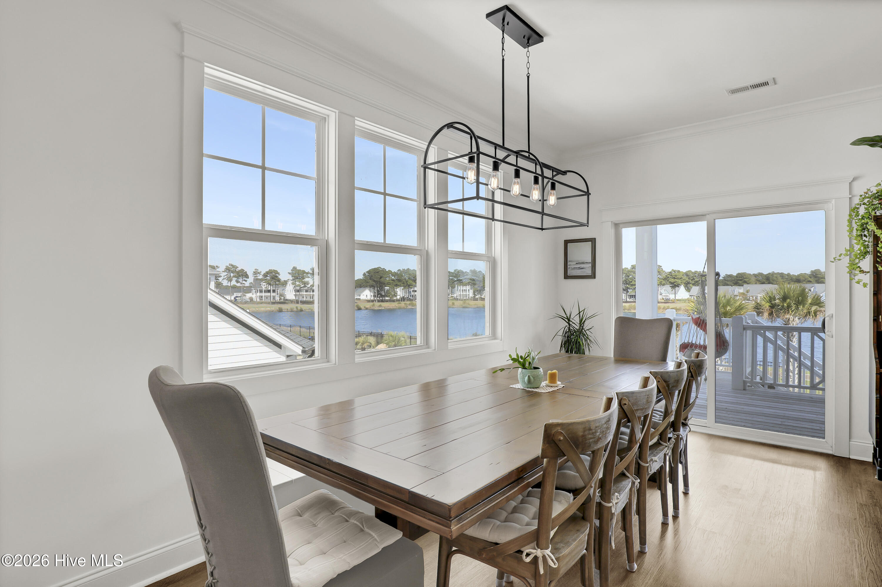 100561723 | Photo 12