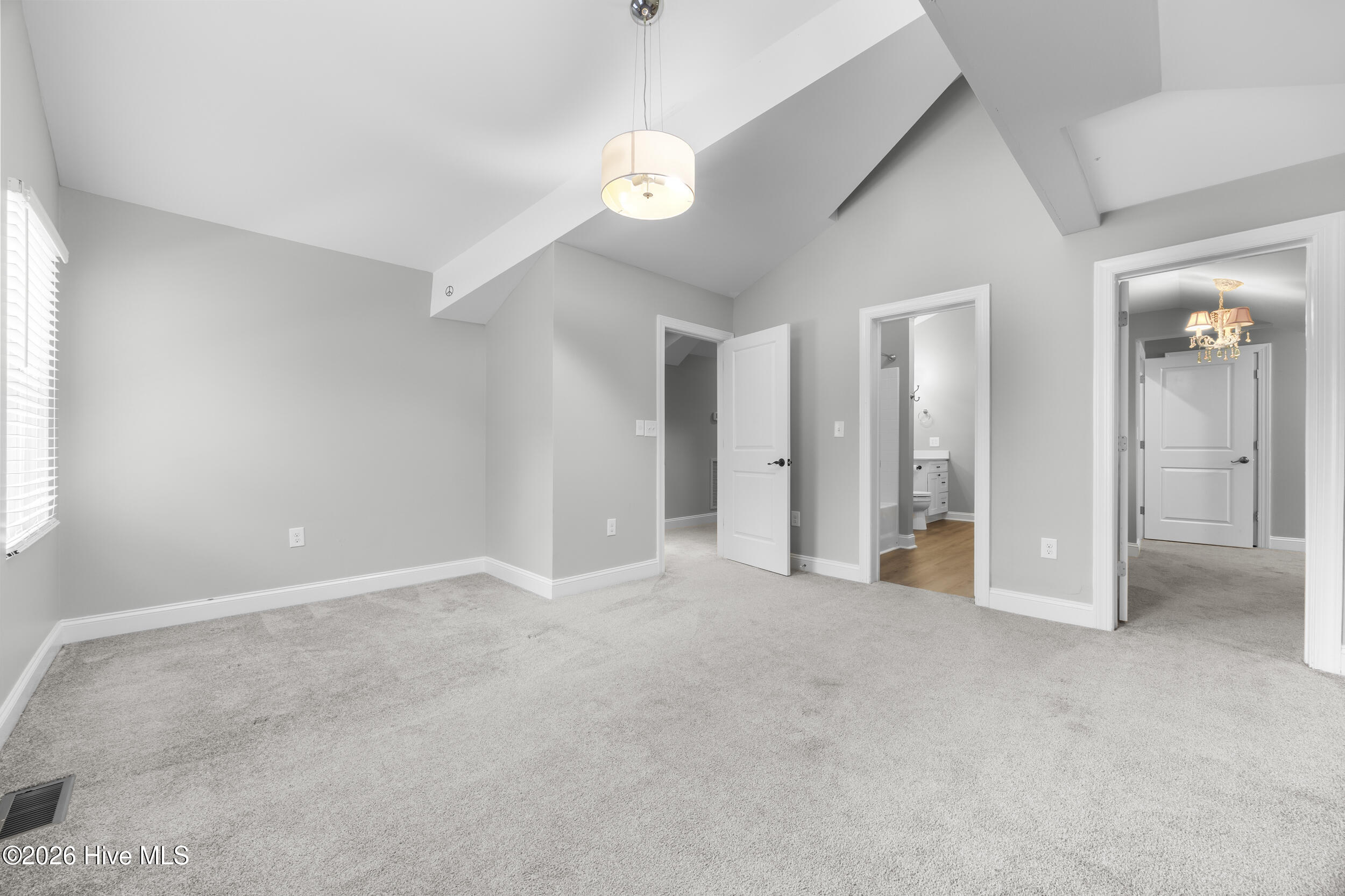 100569624 | Photo 31