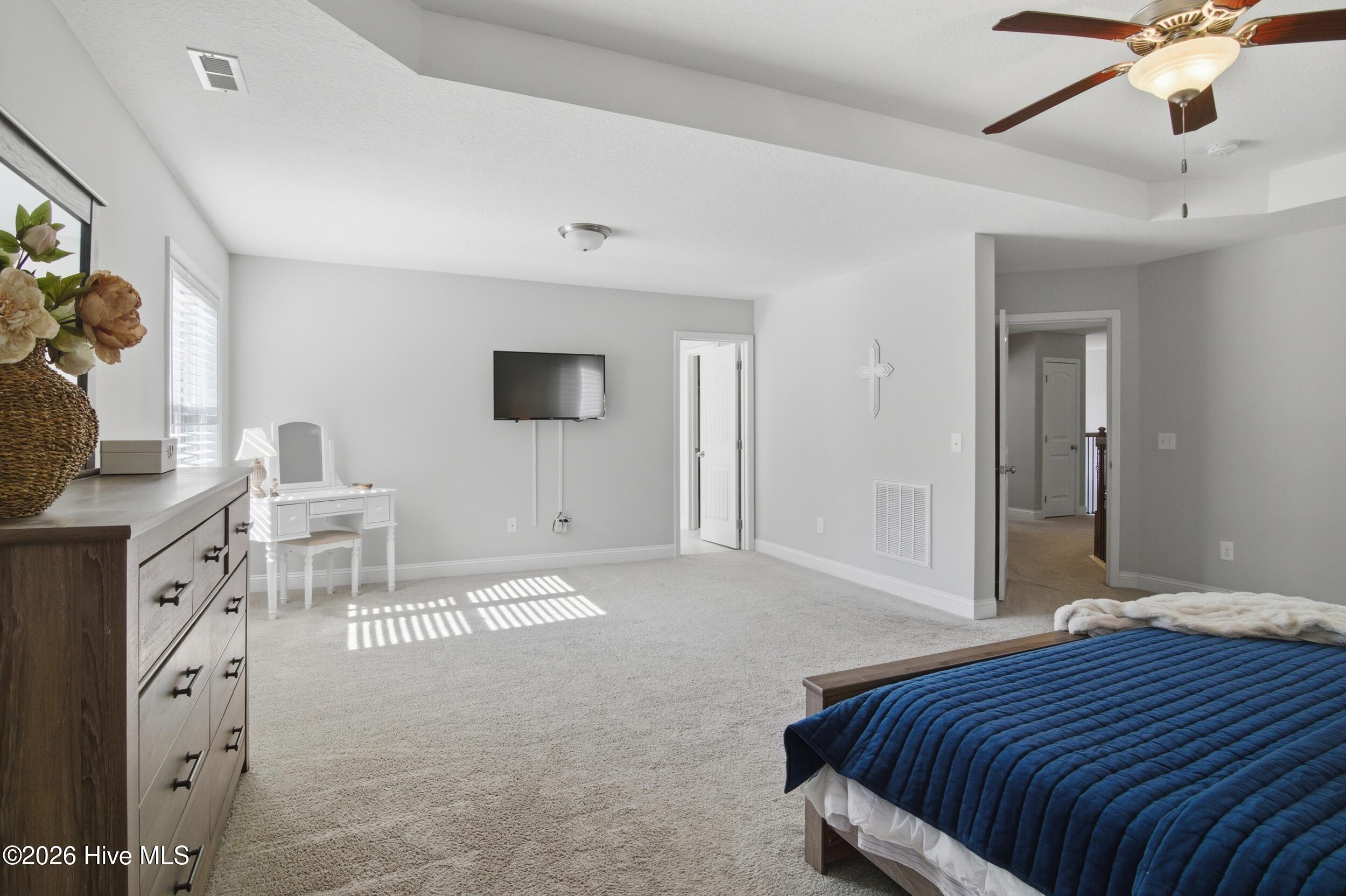 100552695 | Photo 36