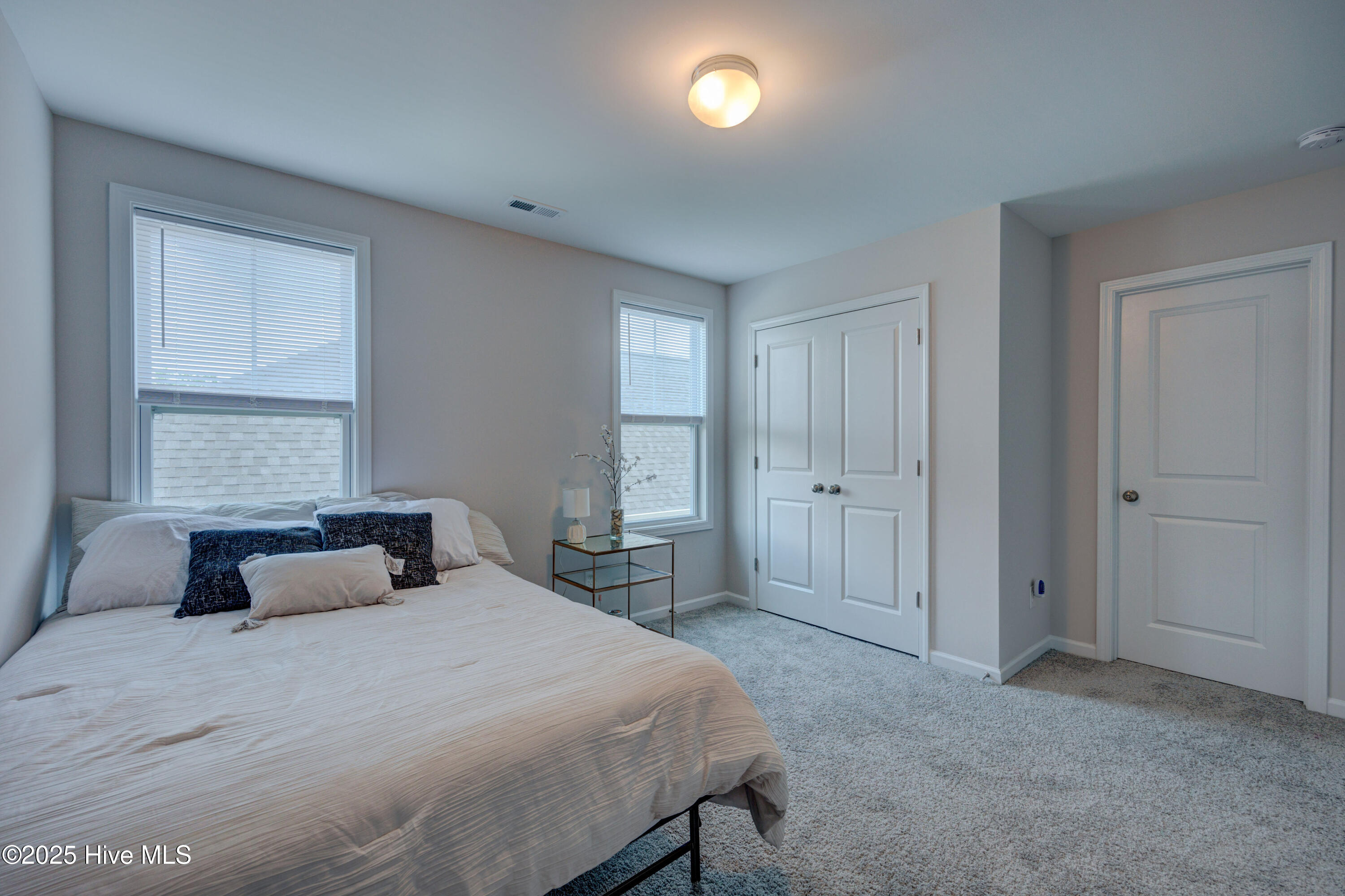 100535248 | Photo 22