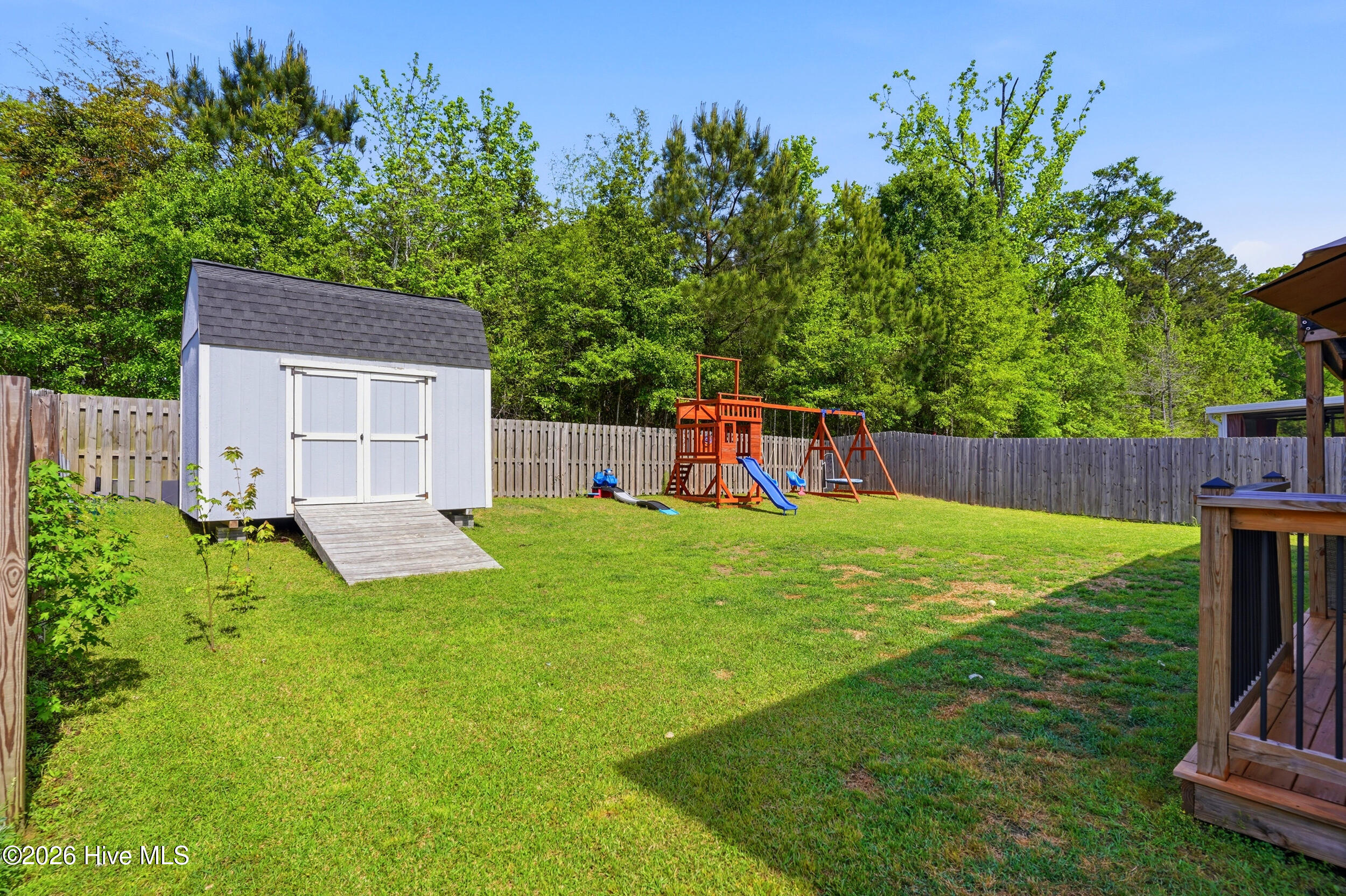 100567183 | Photo 38