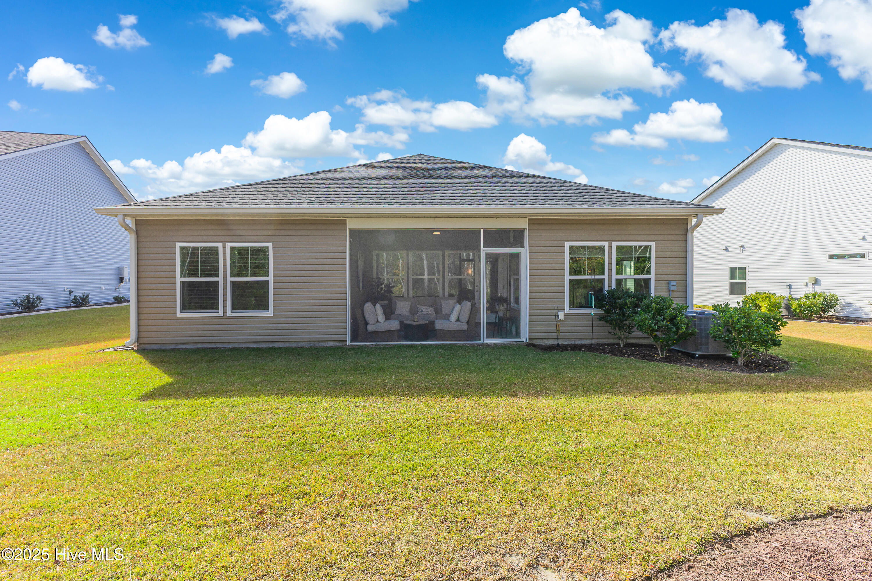 100542880 | Photo 41