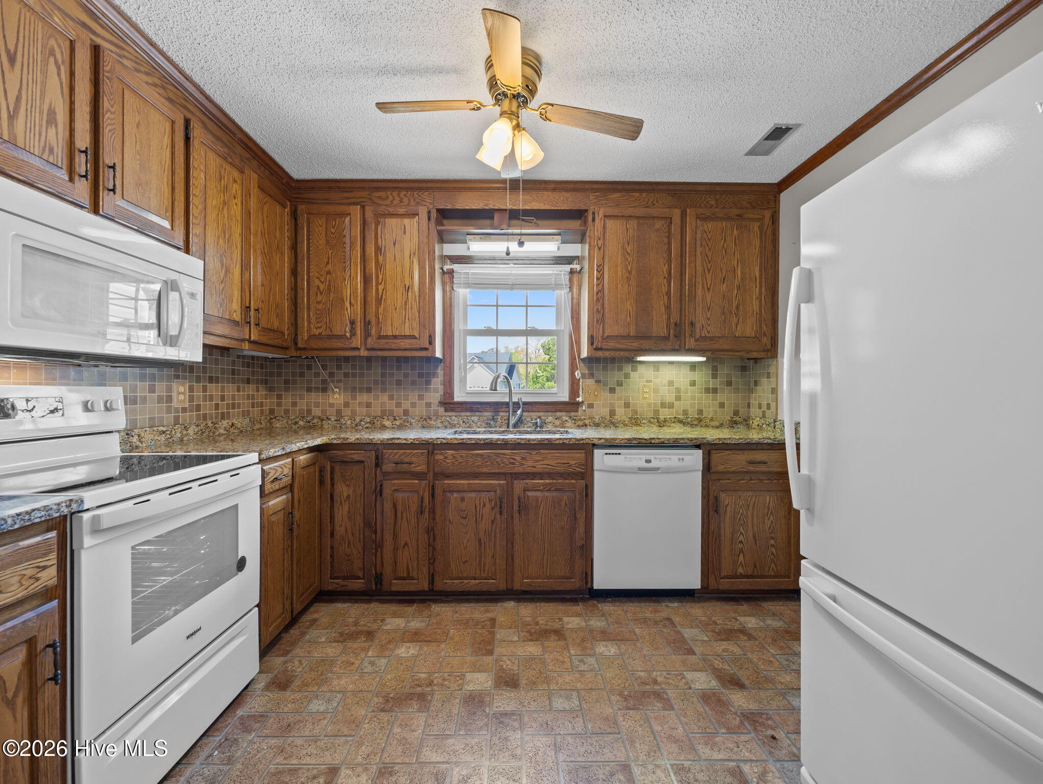 100565742 | Photo 12