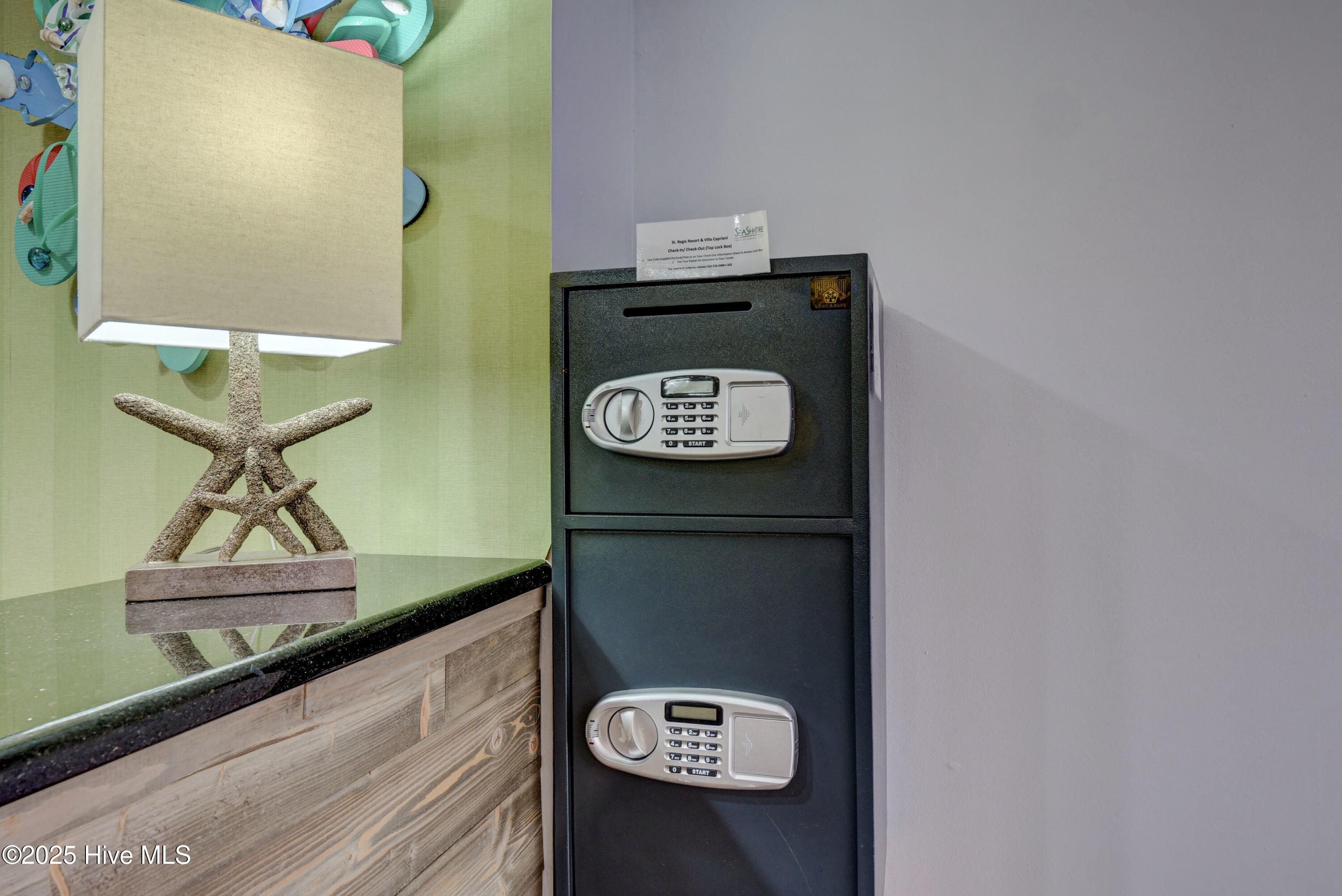 100521278 | Photo 44