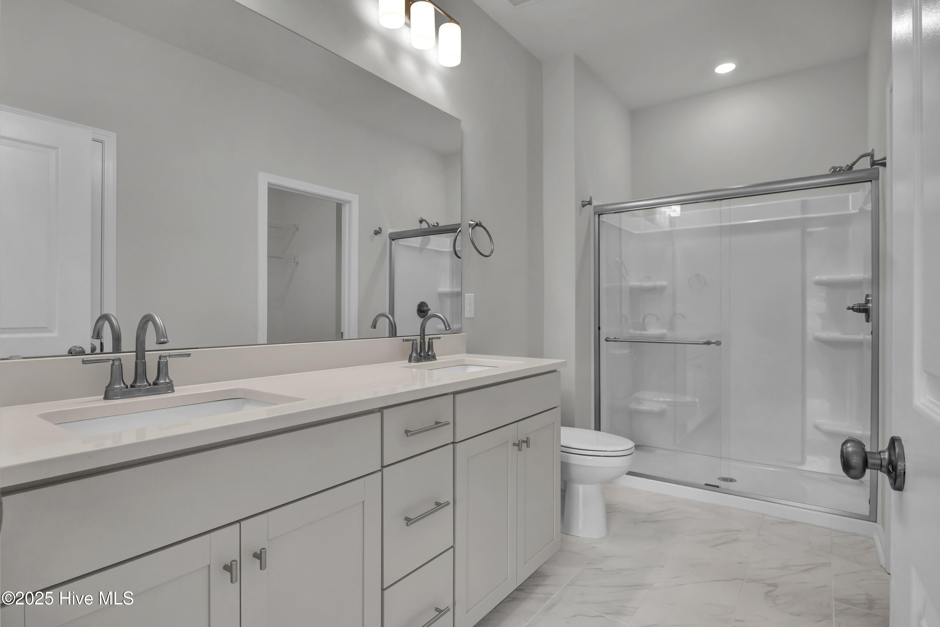 100490370 | Photo 17