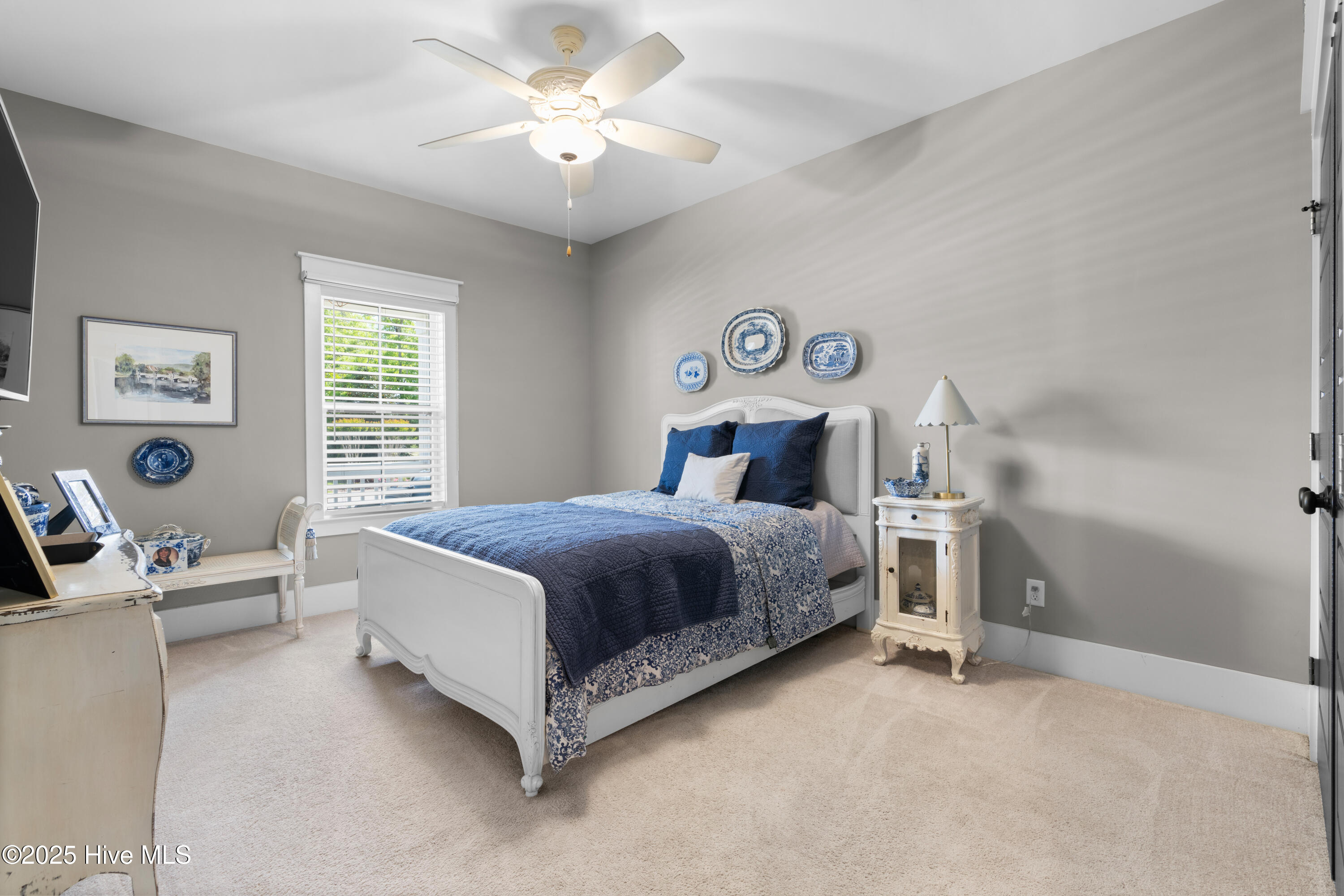 100543866 | Photo 51