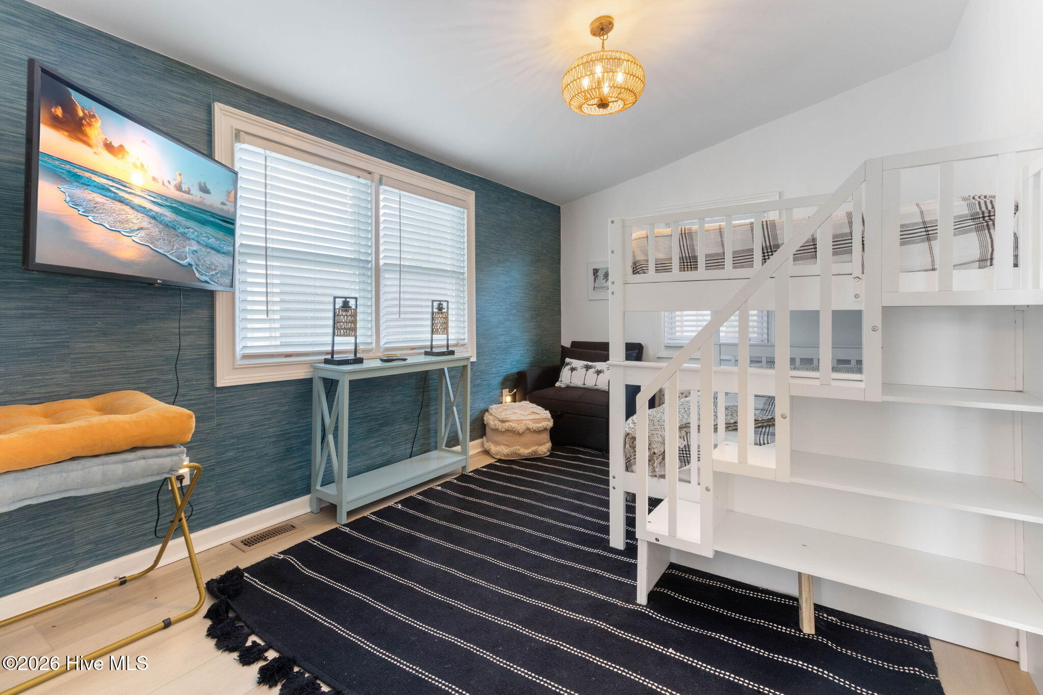 100555843 | Photo 30