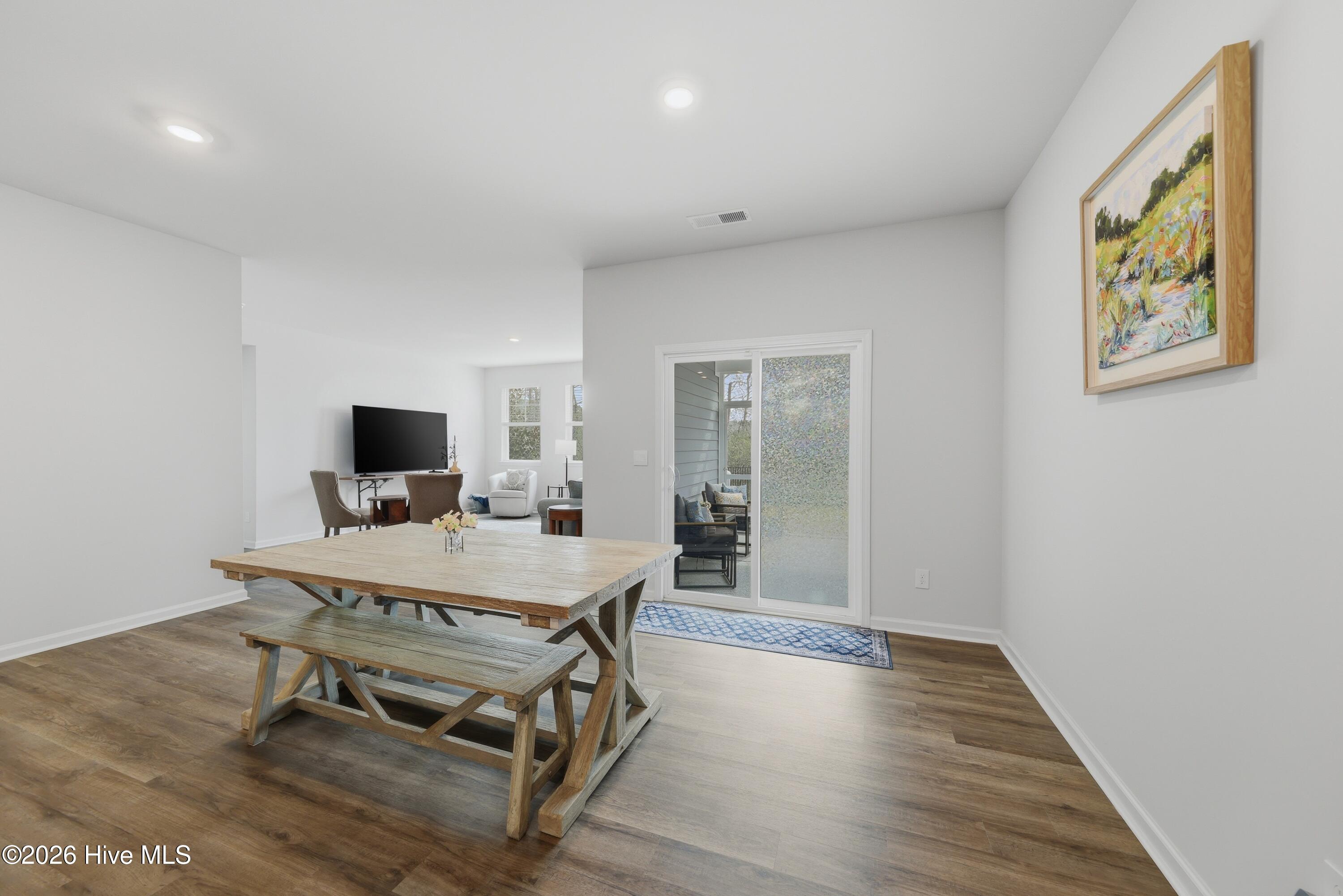 100564310 | Photo 22