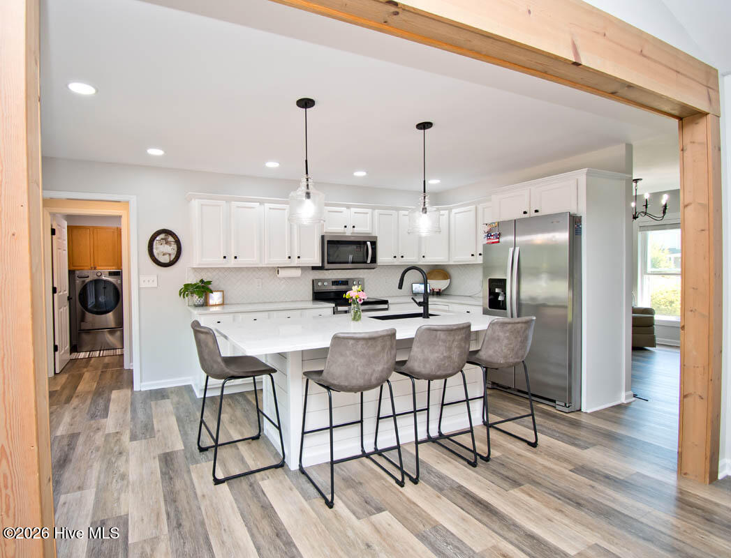 100569264 | Photo 11