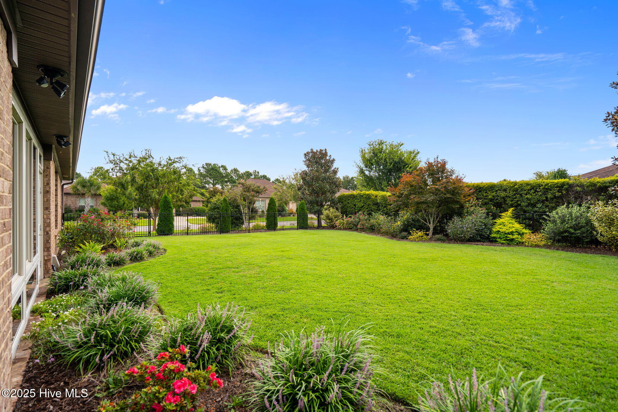 100530735 | Photo 40