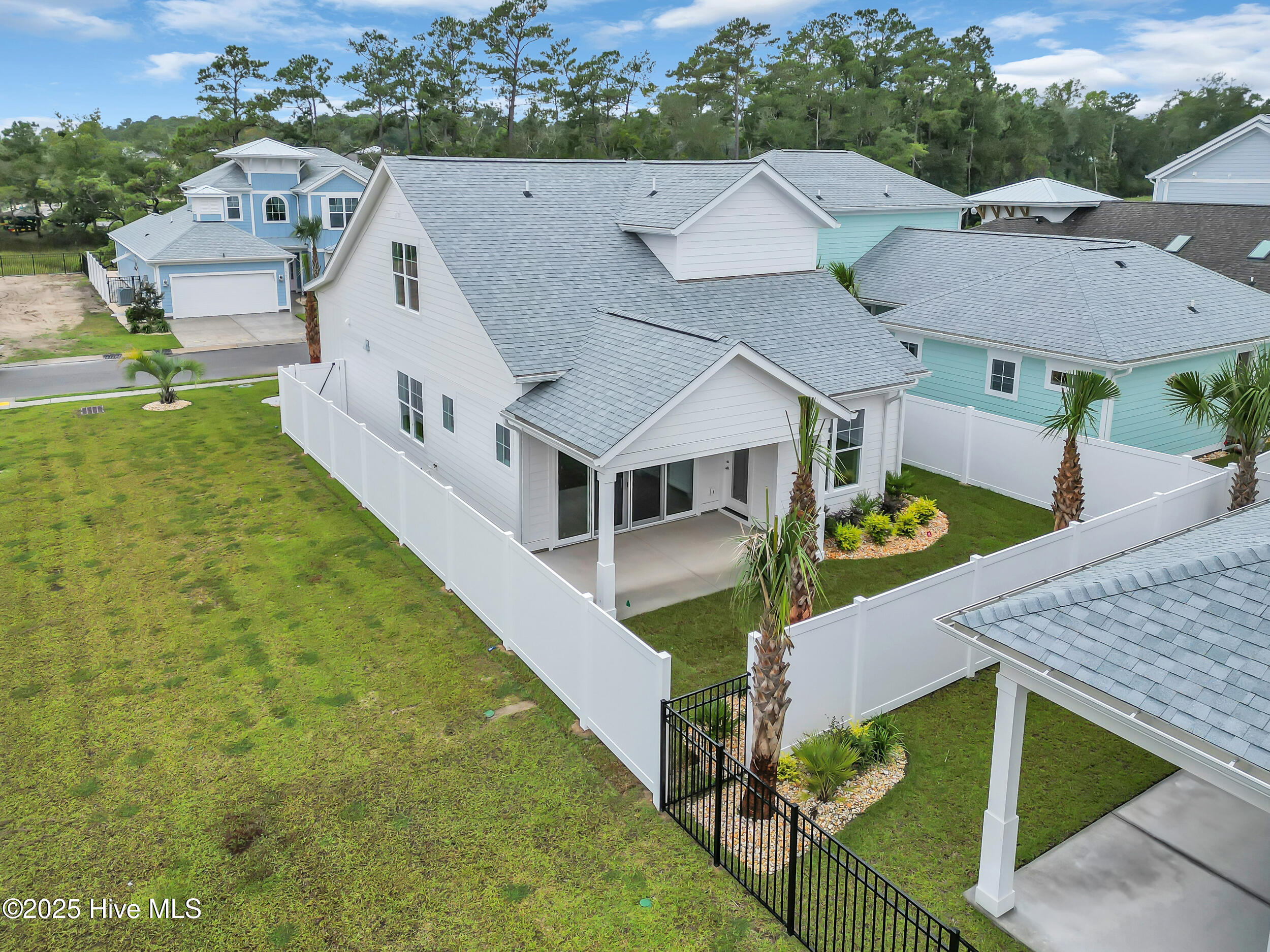 100533655 | Photo 41