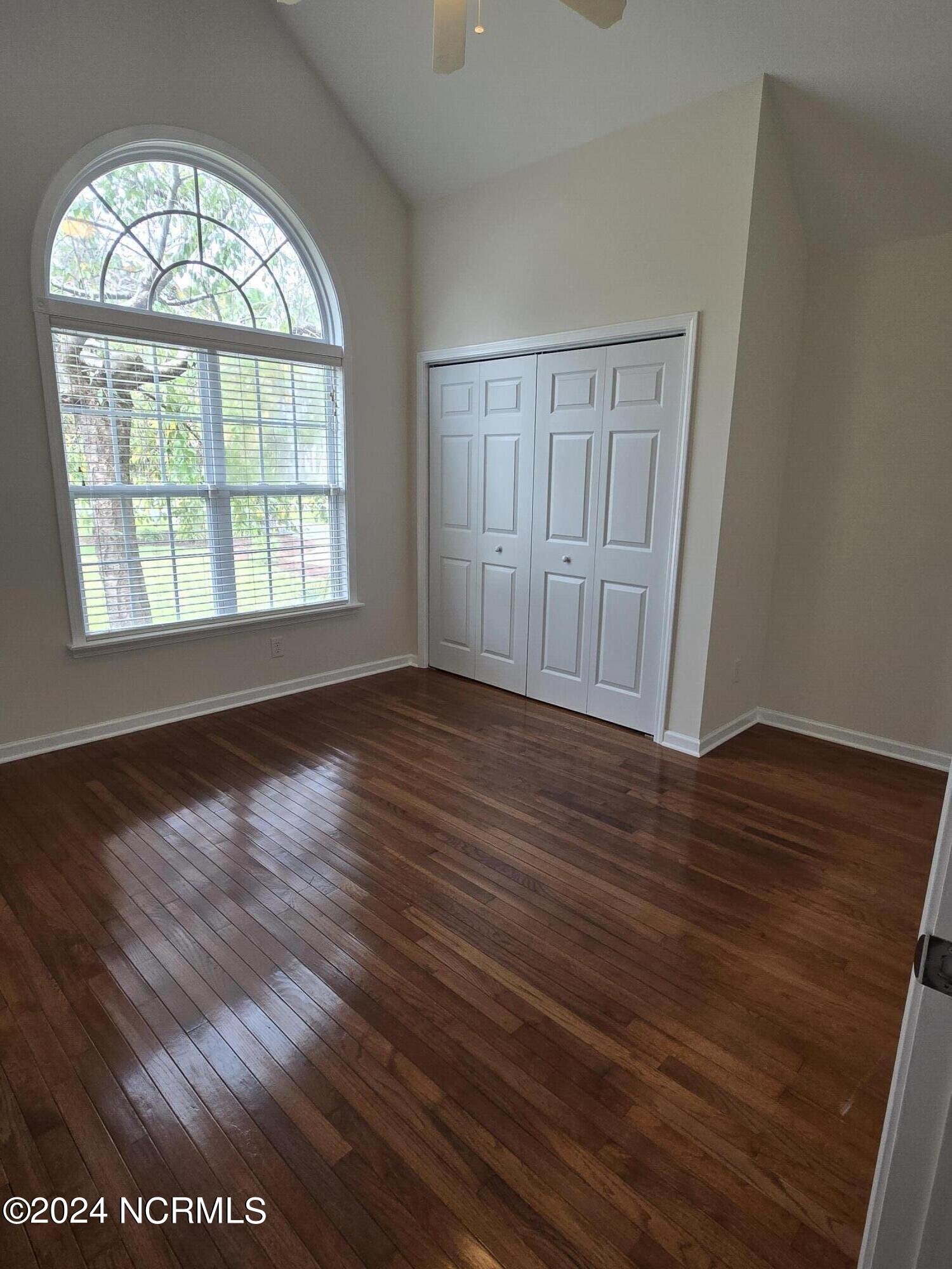 100465743 | Photo 16