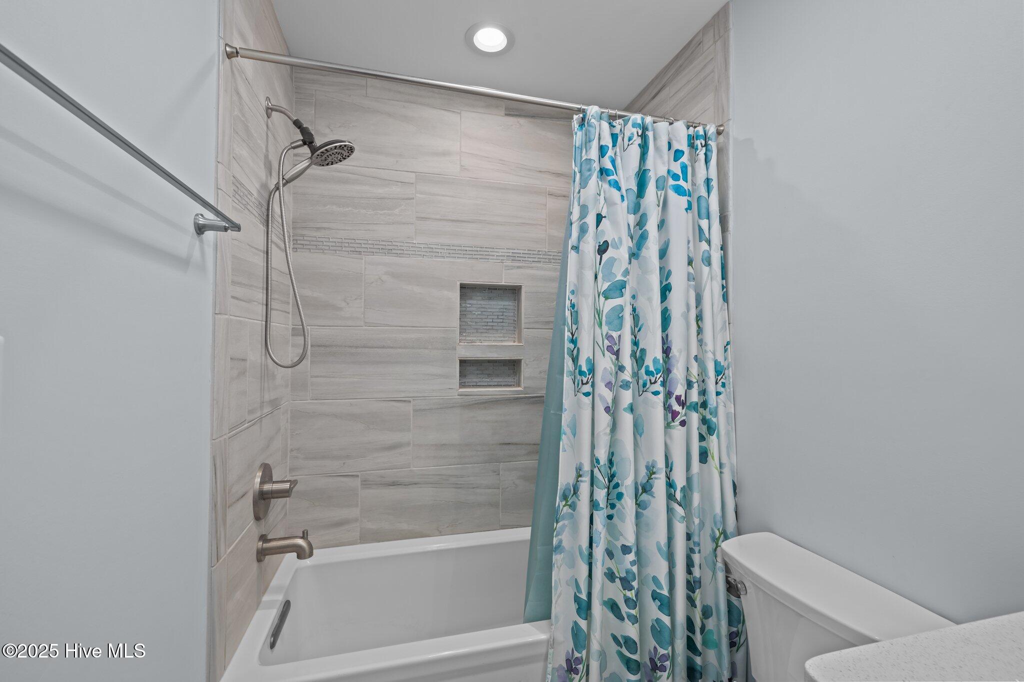 100563008 | Photo 13