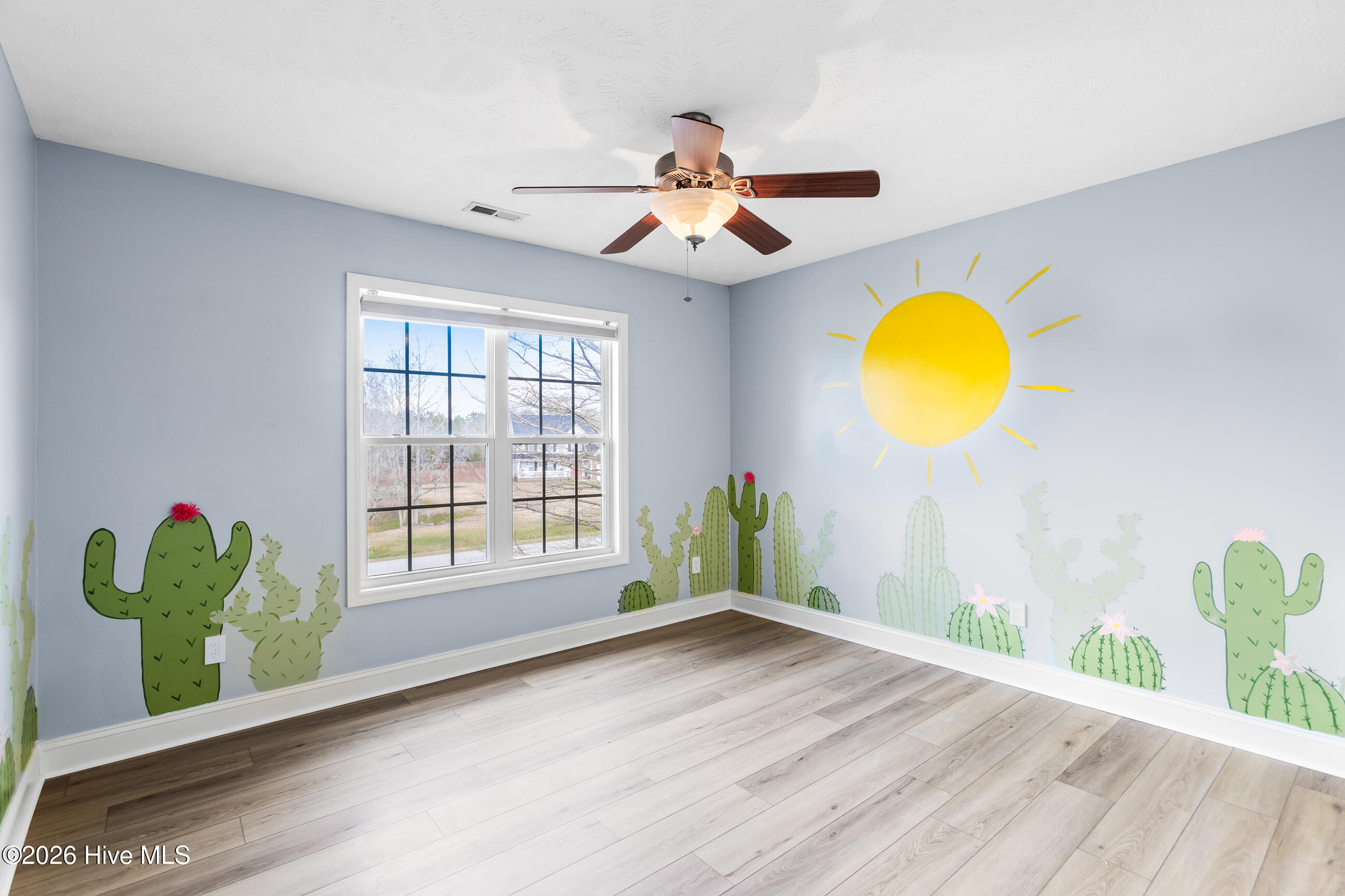 100570395 | Photo 22