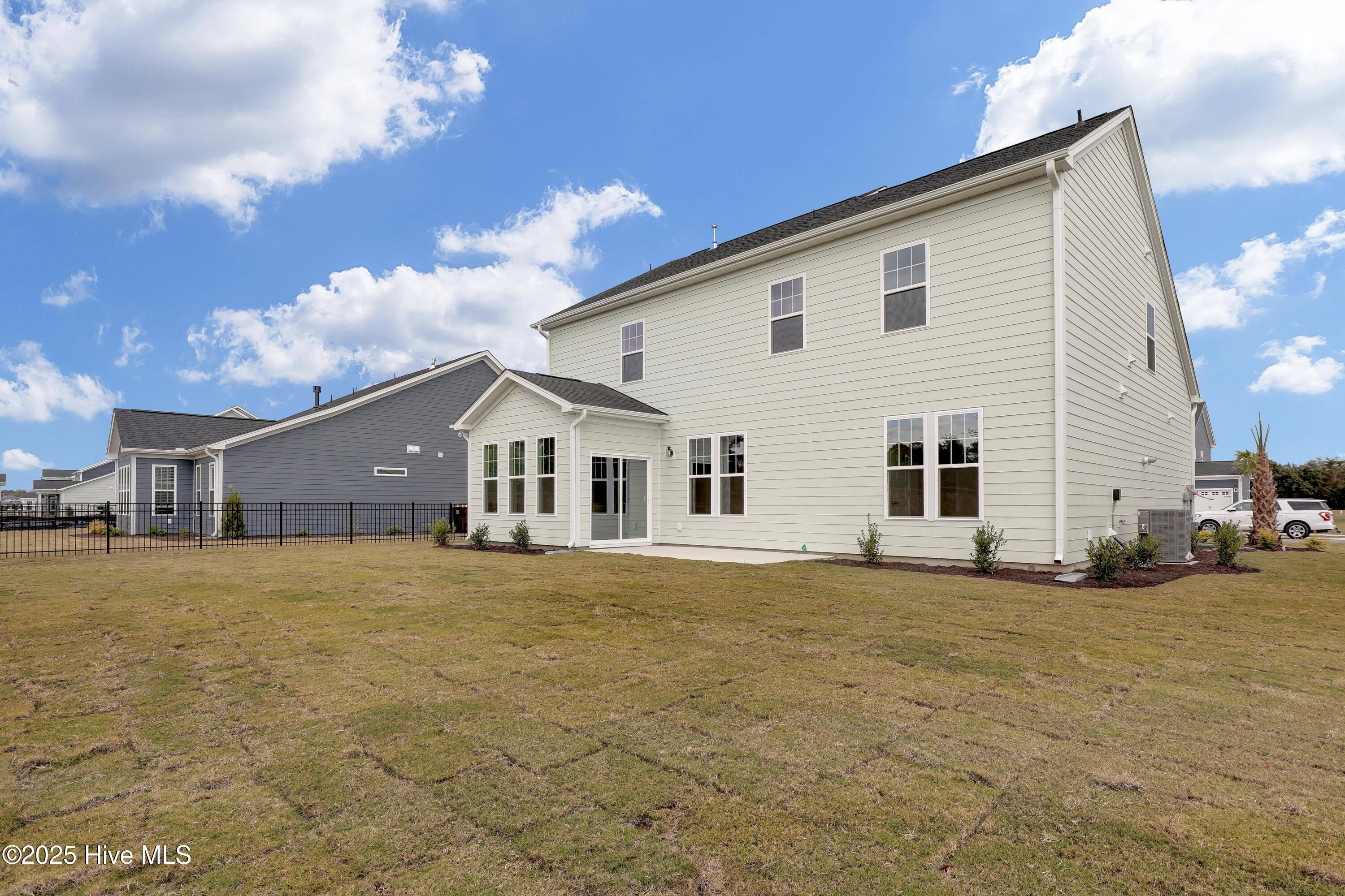 100518189 | Photo 29