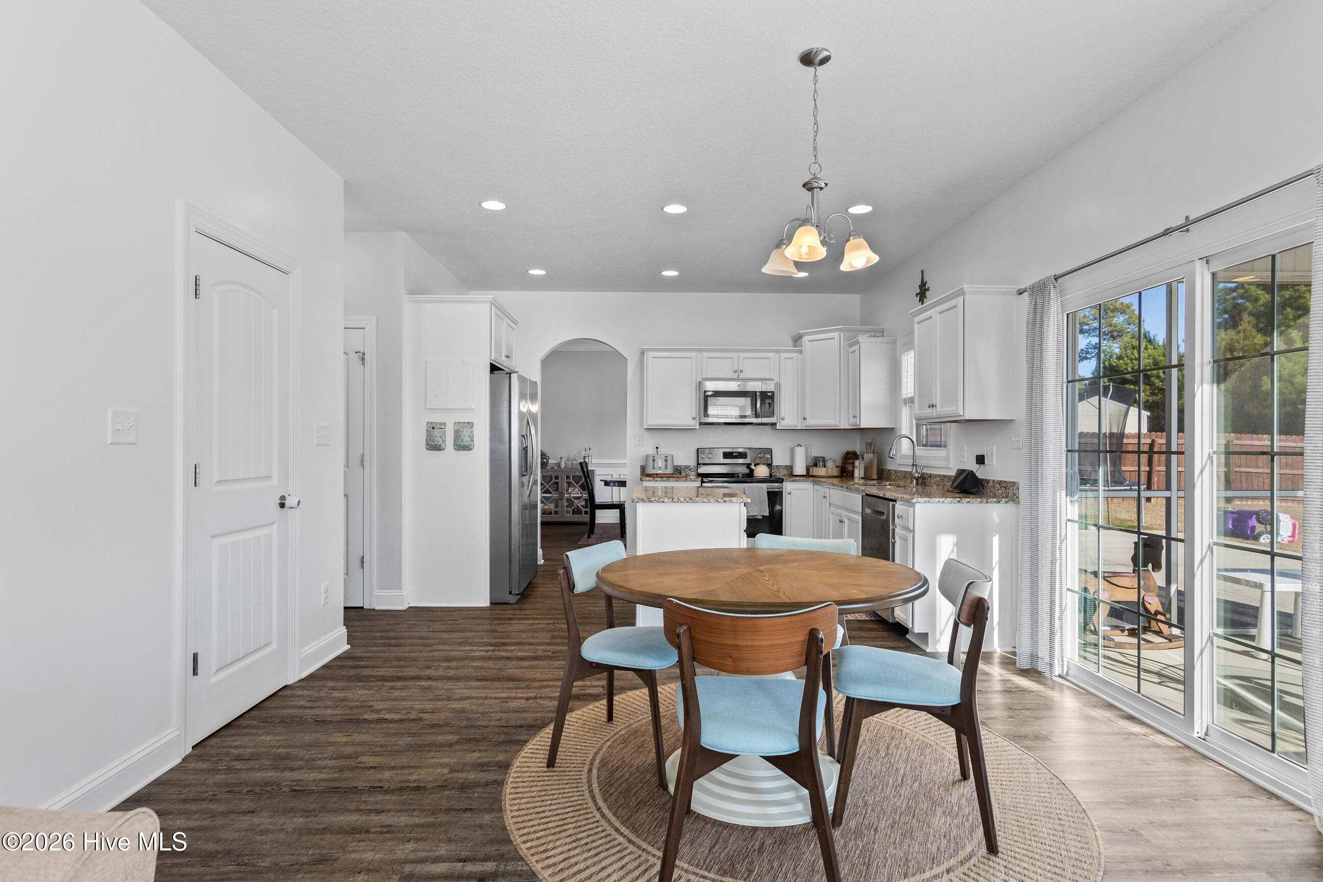 100561419 | Photo 11