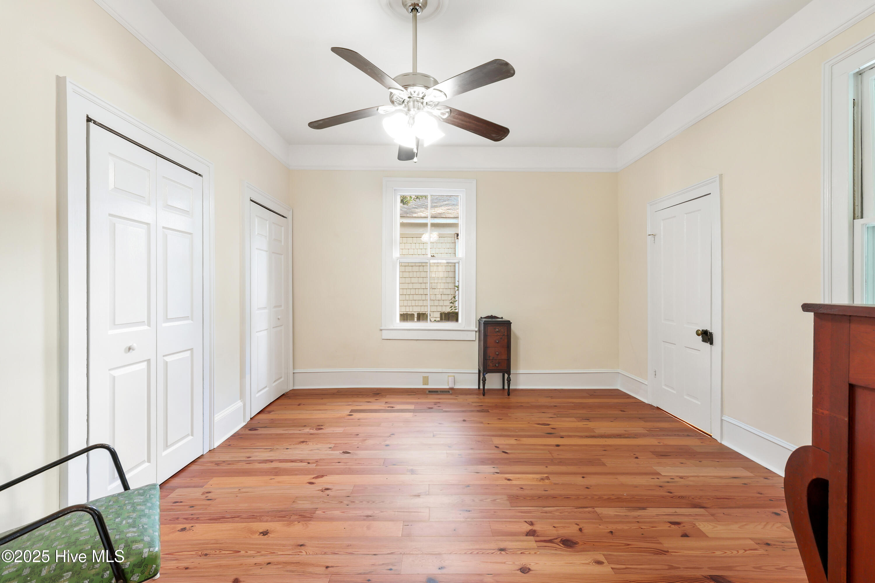 100528129 | Photo 34