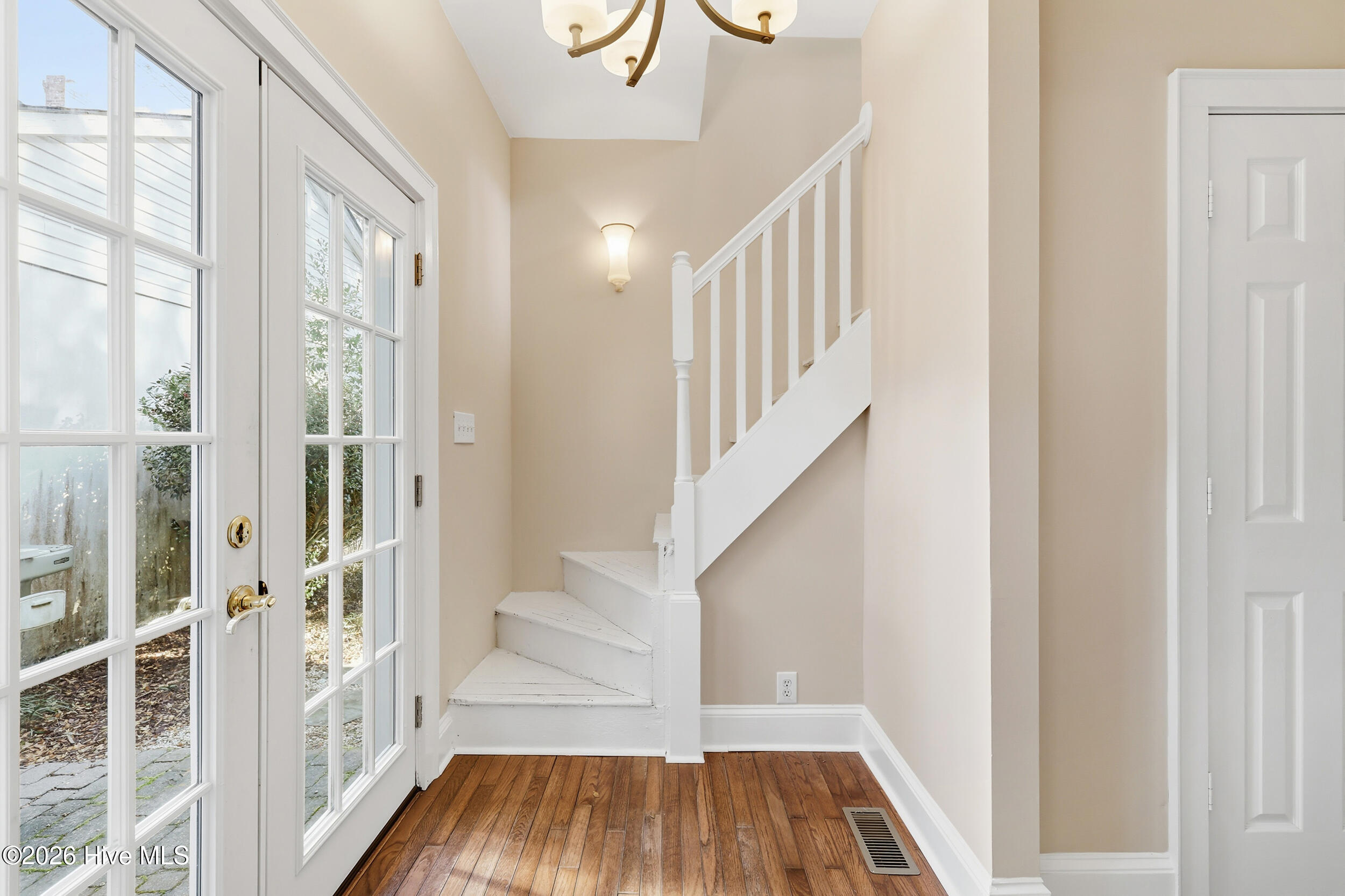 100514178 | Photo 44