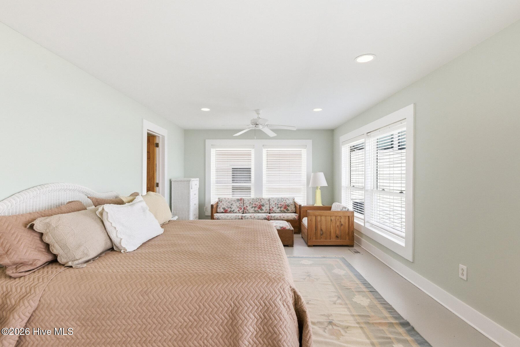 100566391 | Photo 25