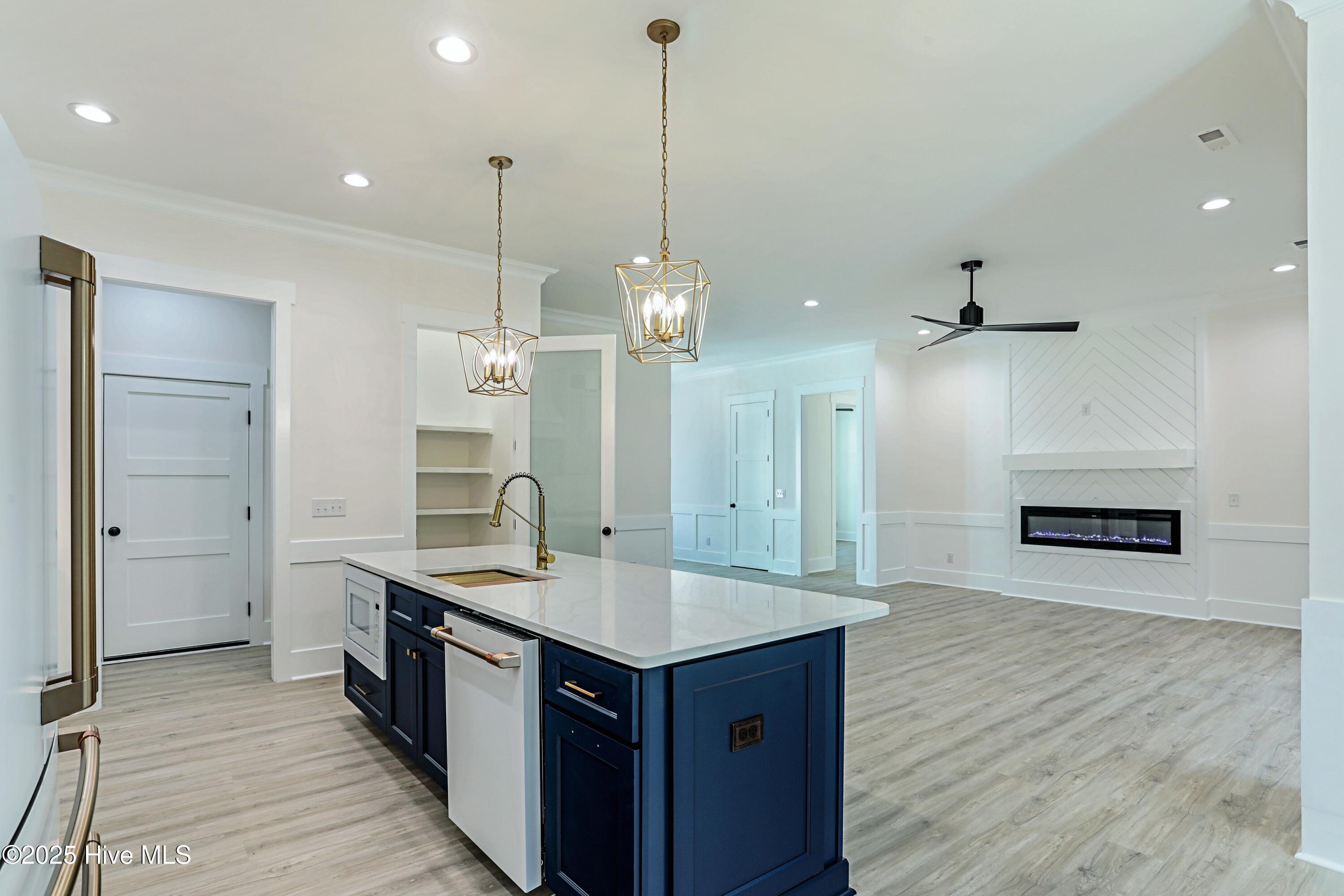 100535738 | Photo 28