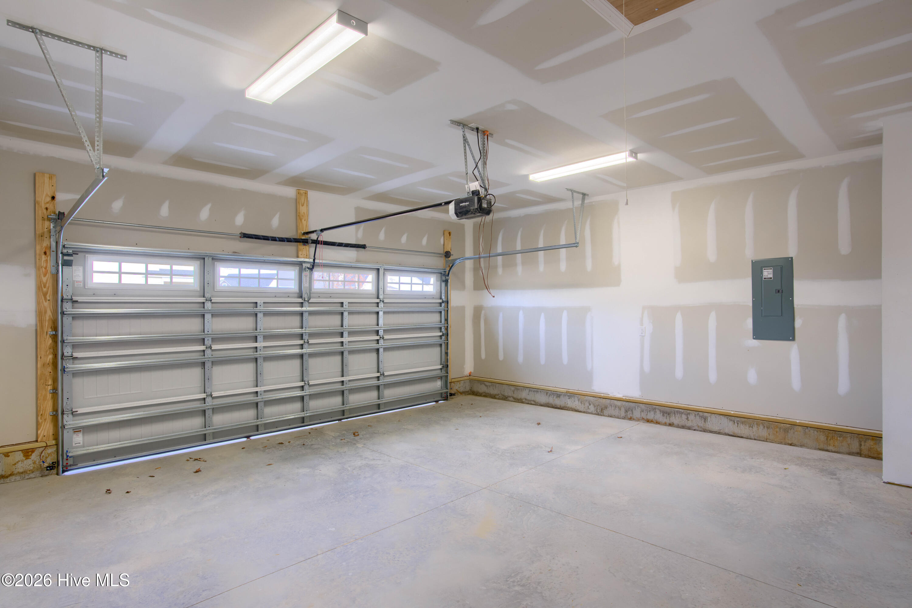 100526870 | Photo 30