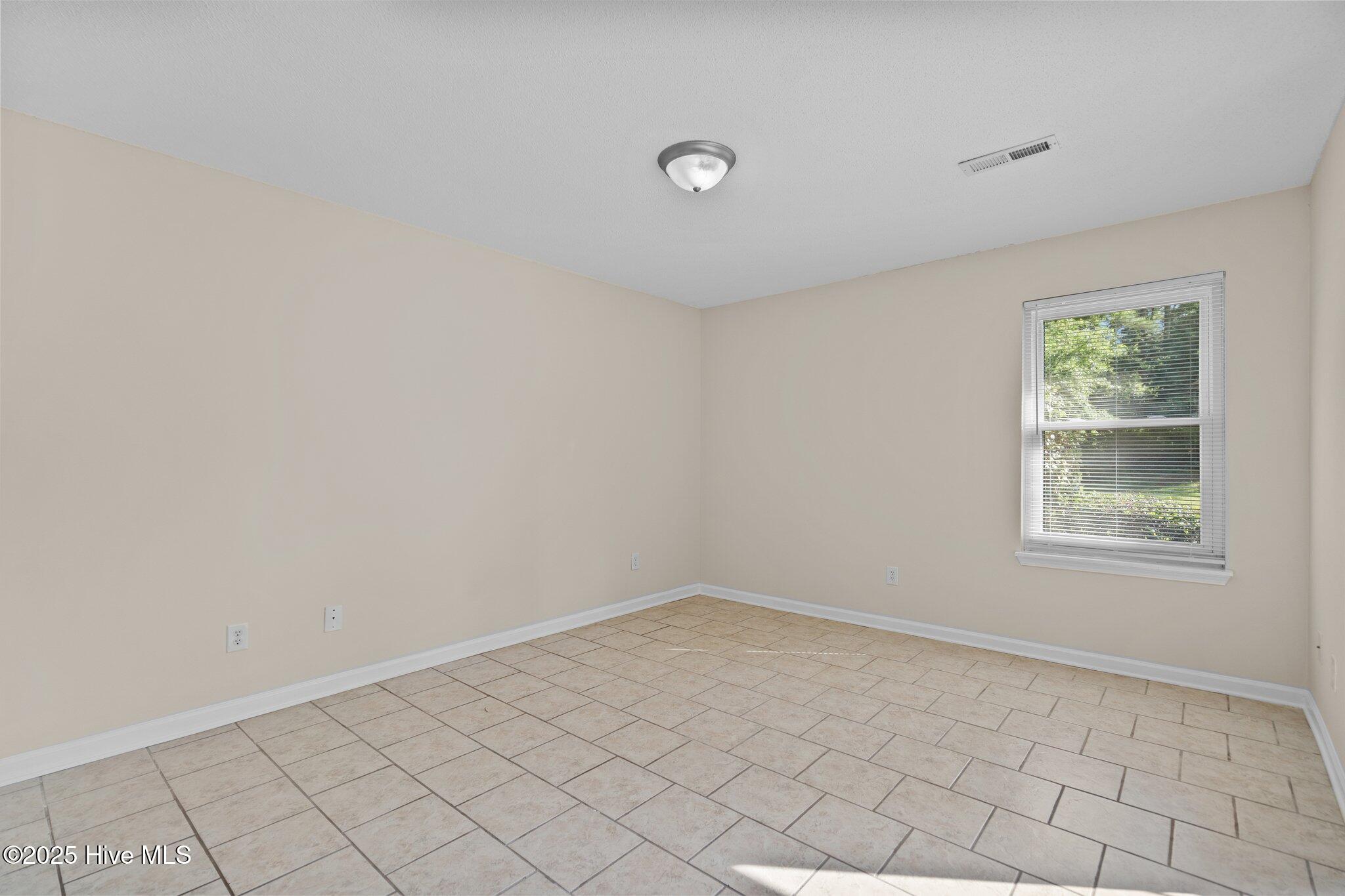 100530960 | Photo 15