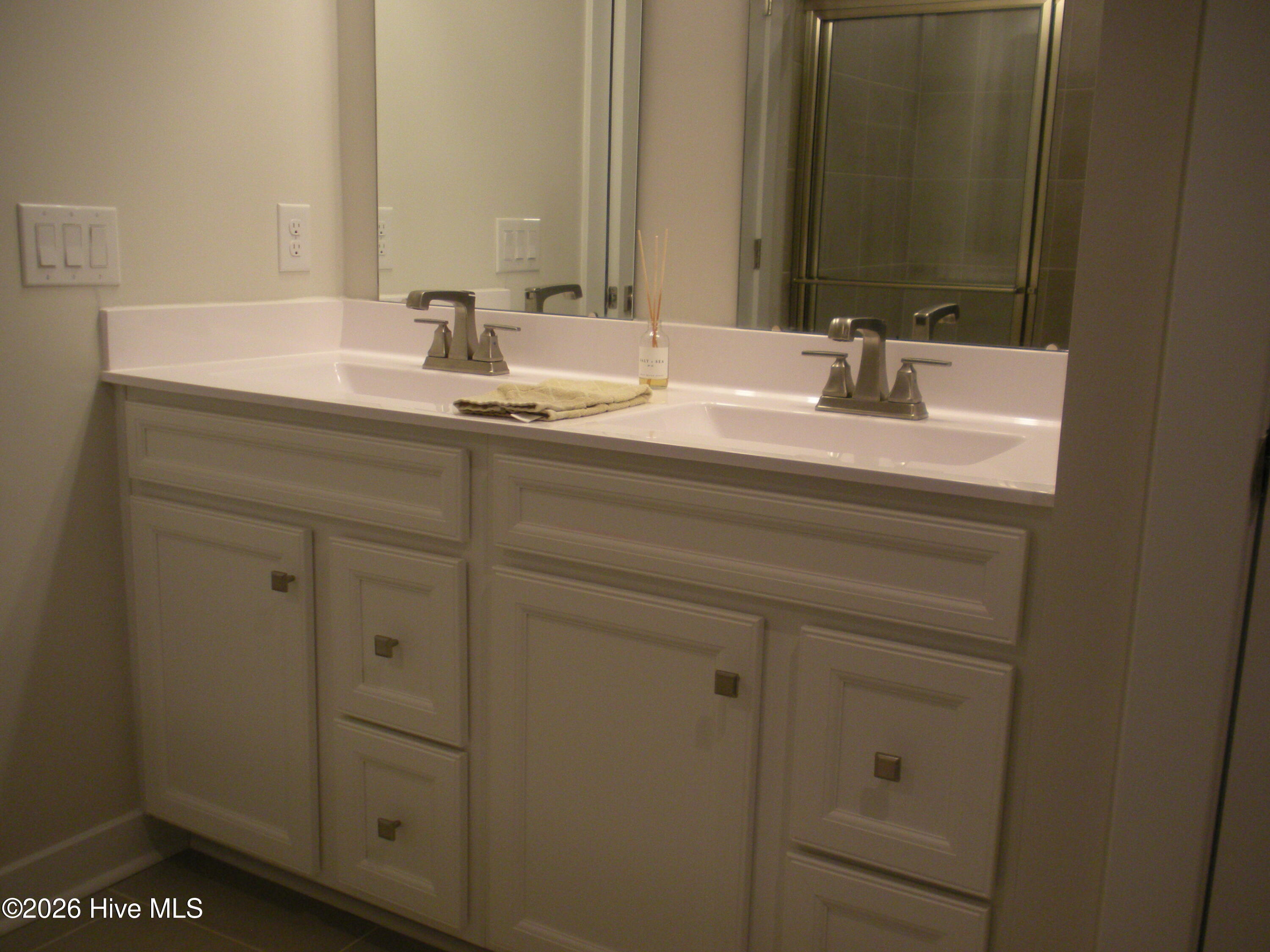 100548269 | Photo 18