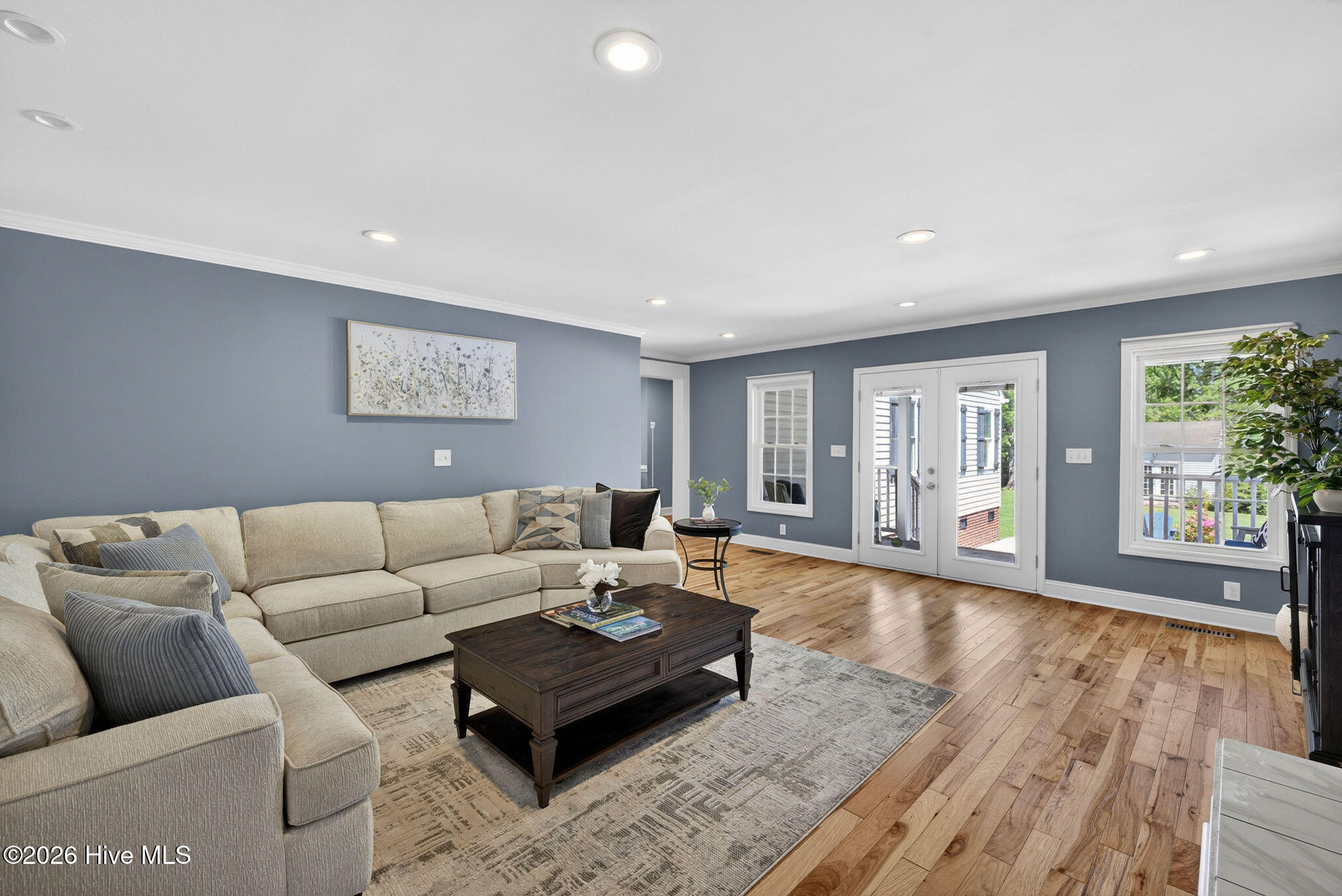 100567485 | Photo 11