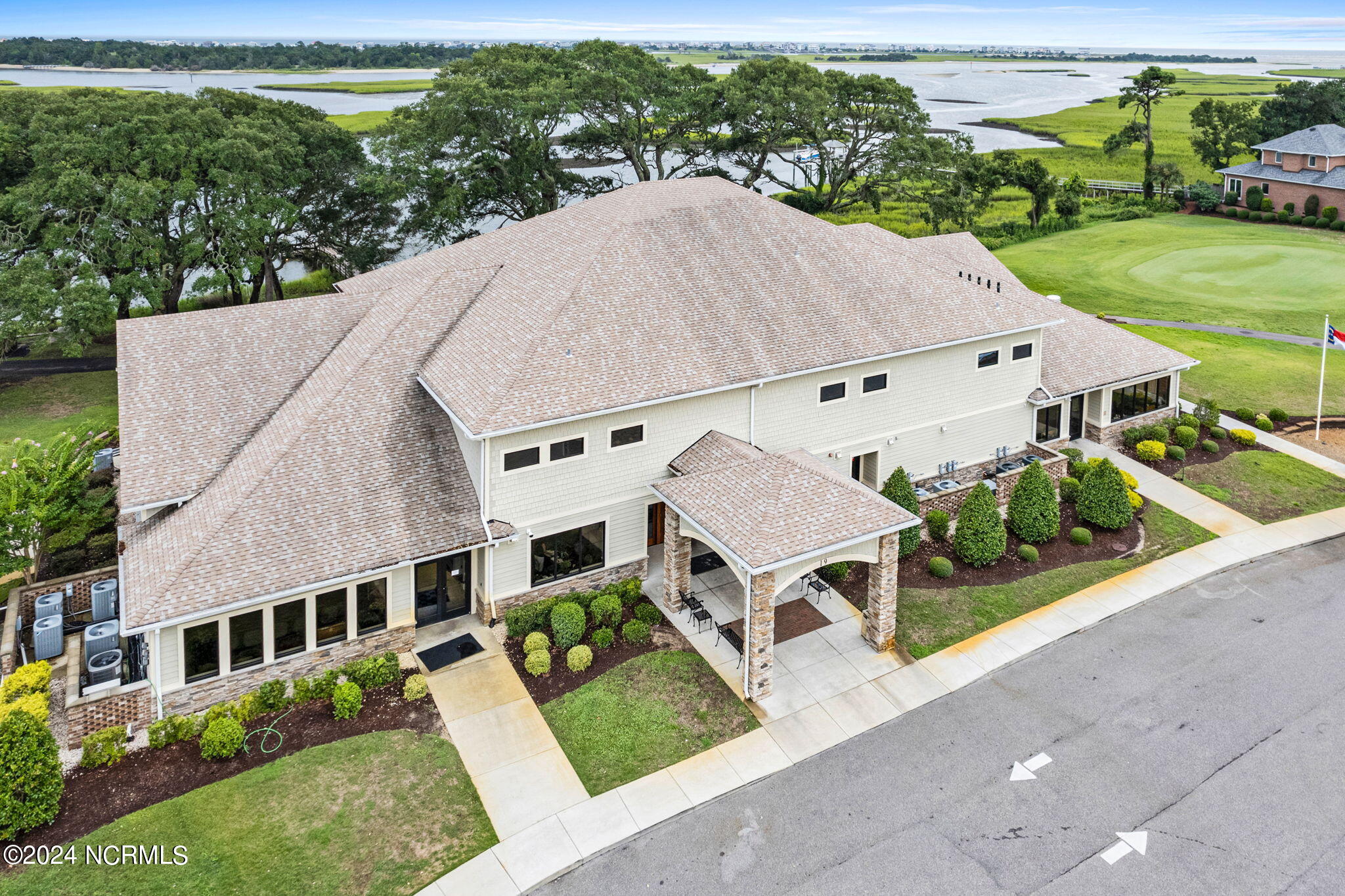 100550623 | Photo 26