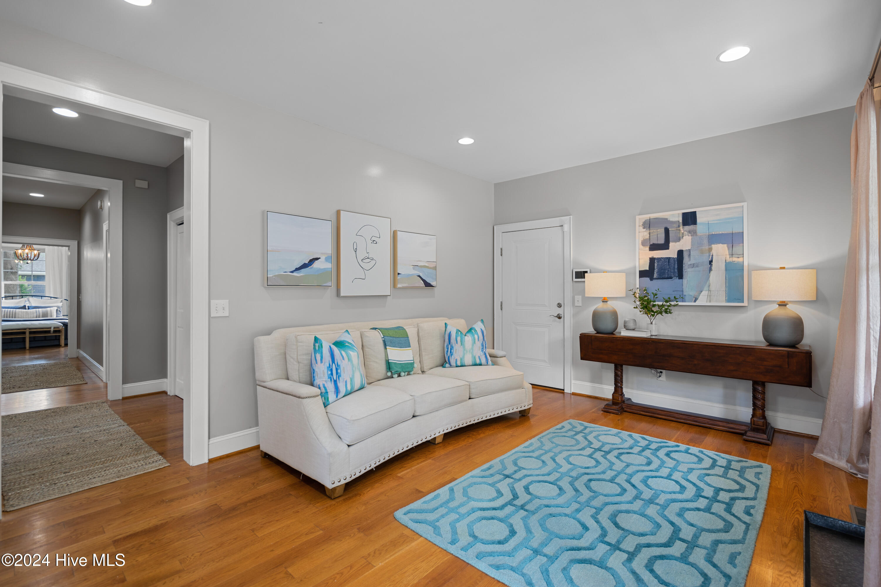 100550699 | Photo 34