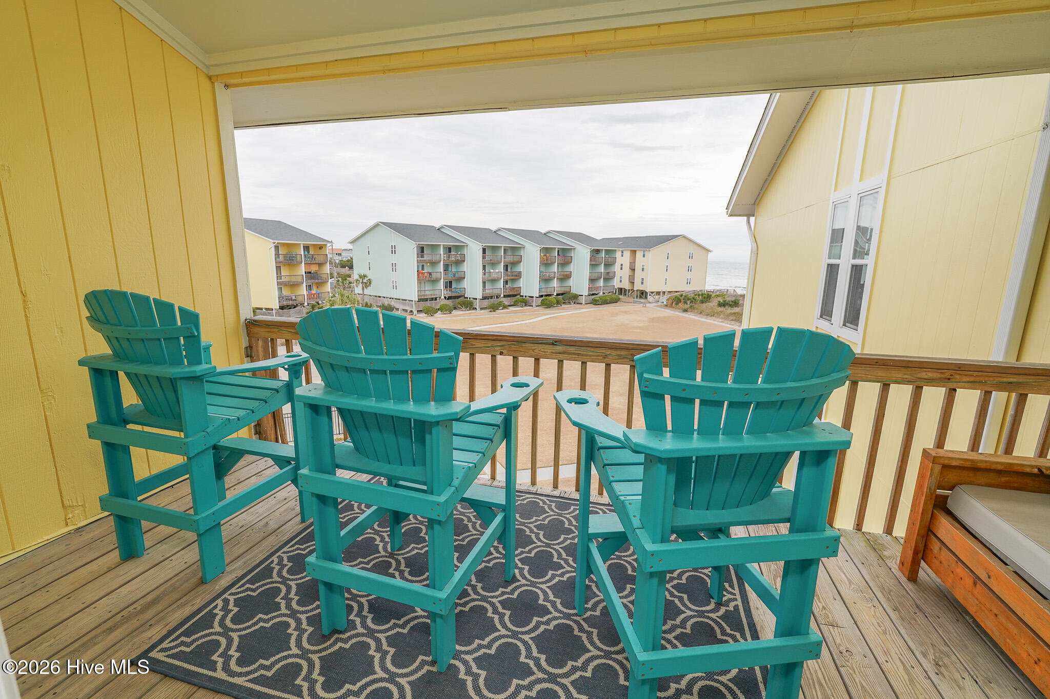 100550894 | Photo 25