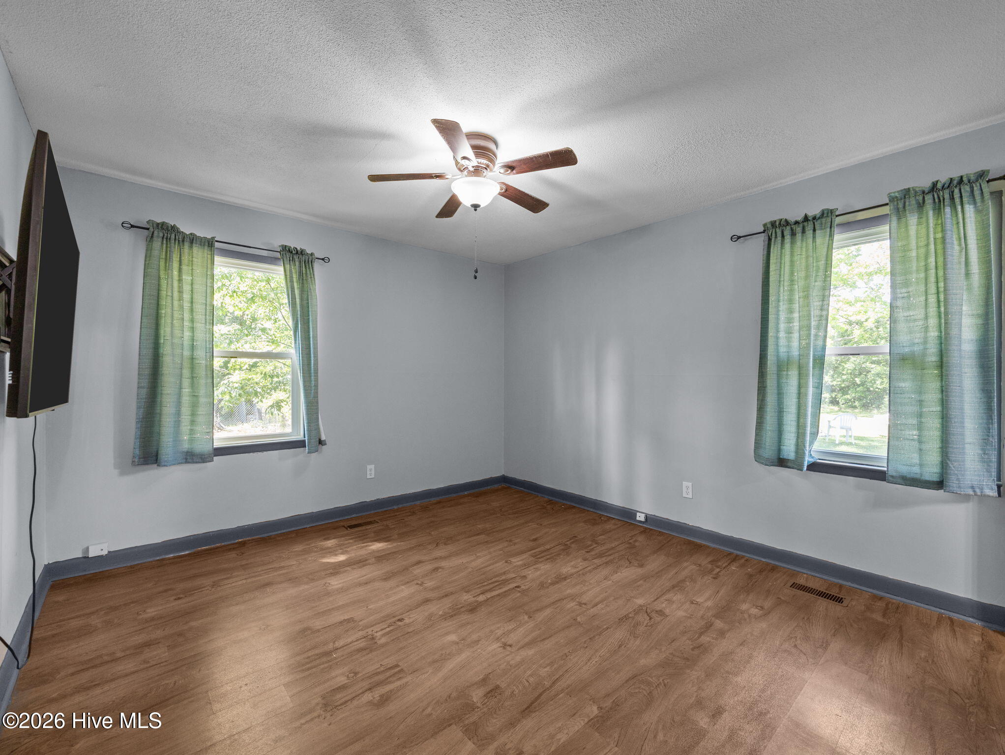 100568066 | Photo 18