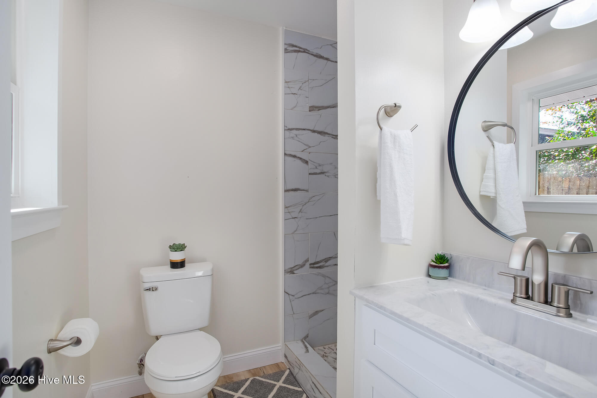 100548635 | Photo 14