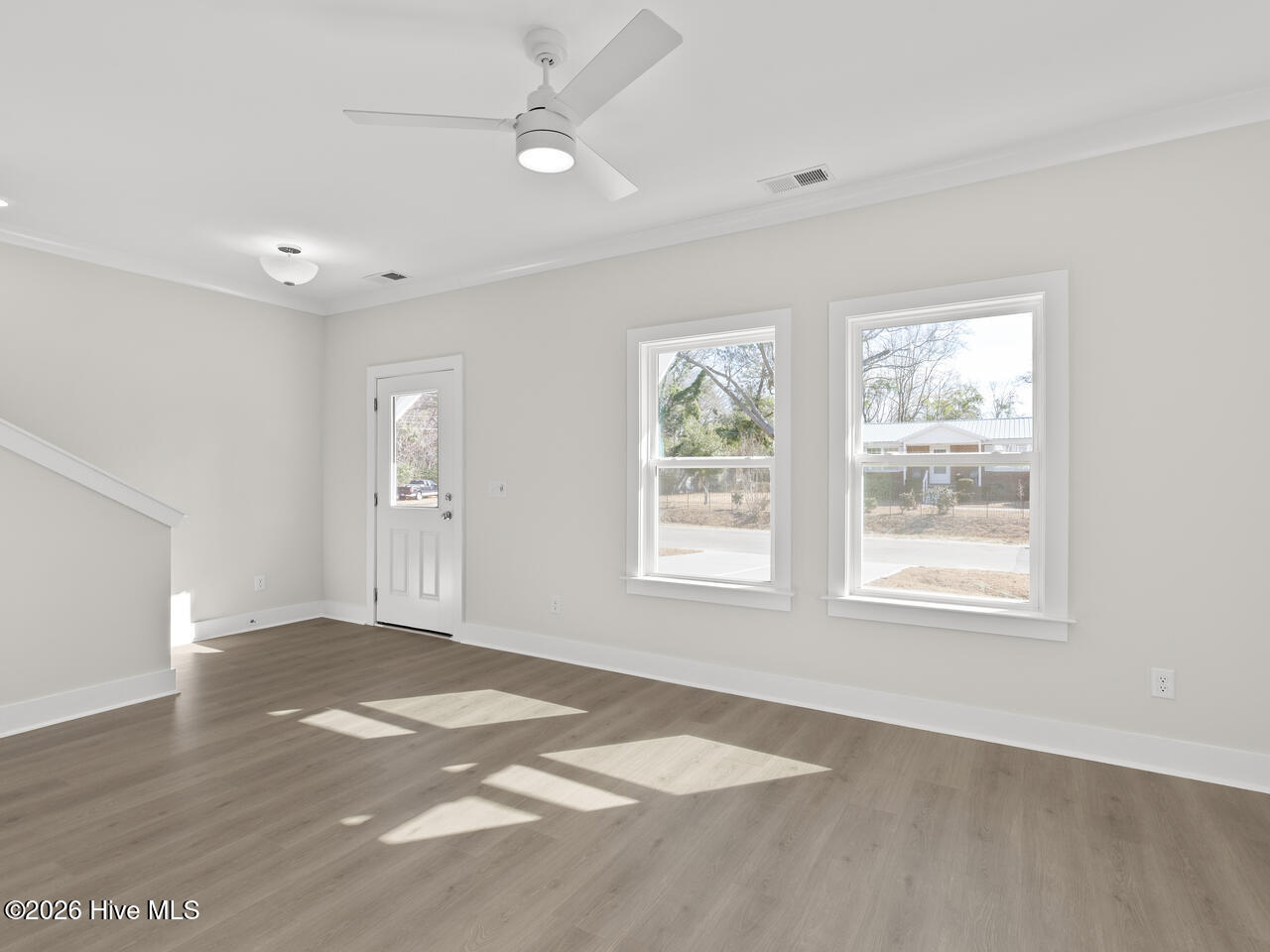 100532361 | Photo 15