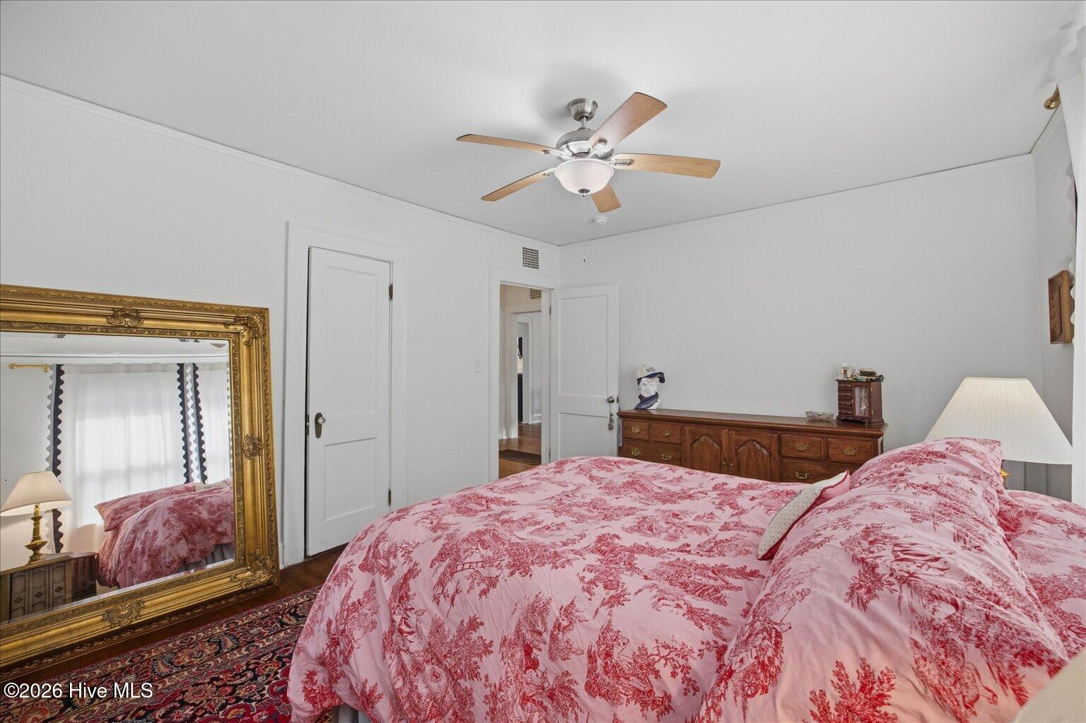 100557865 | Photo 12